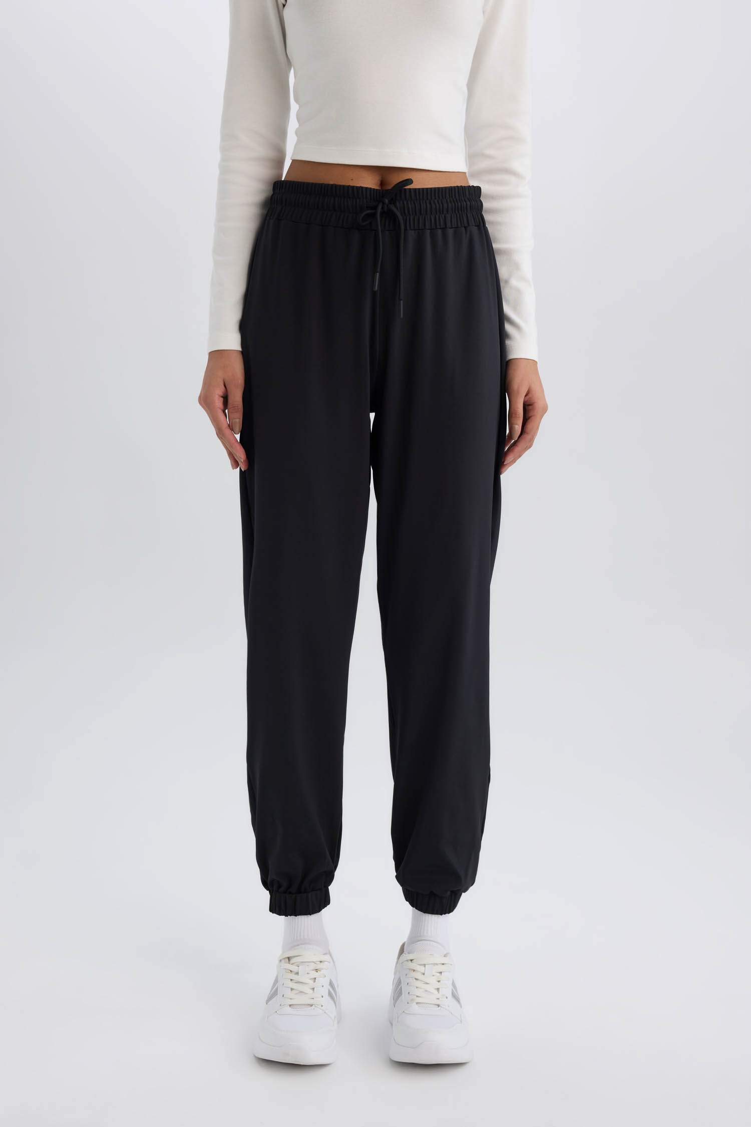 سروال رياضي قصة عادية من DeFactoFit