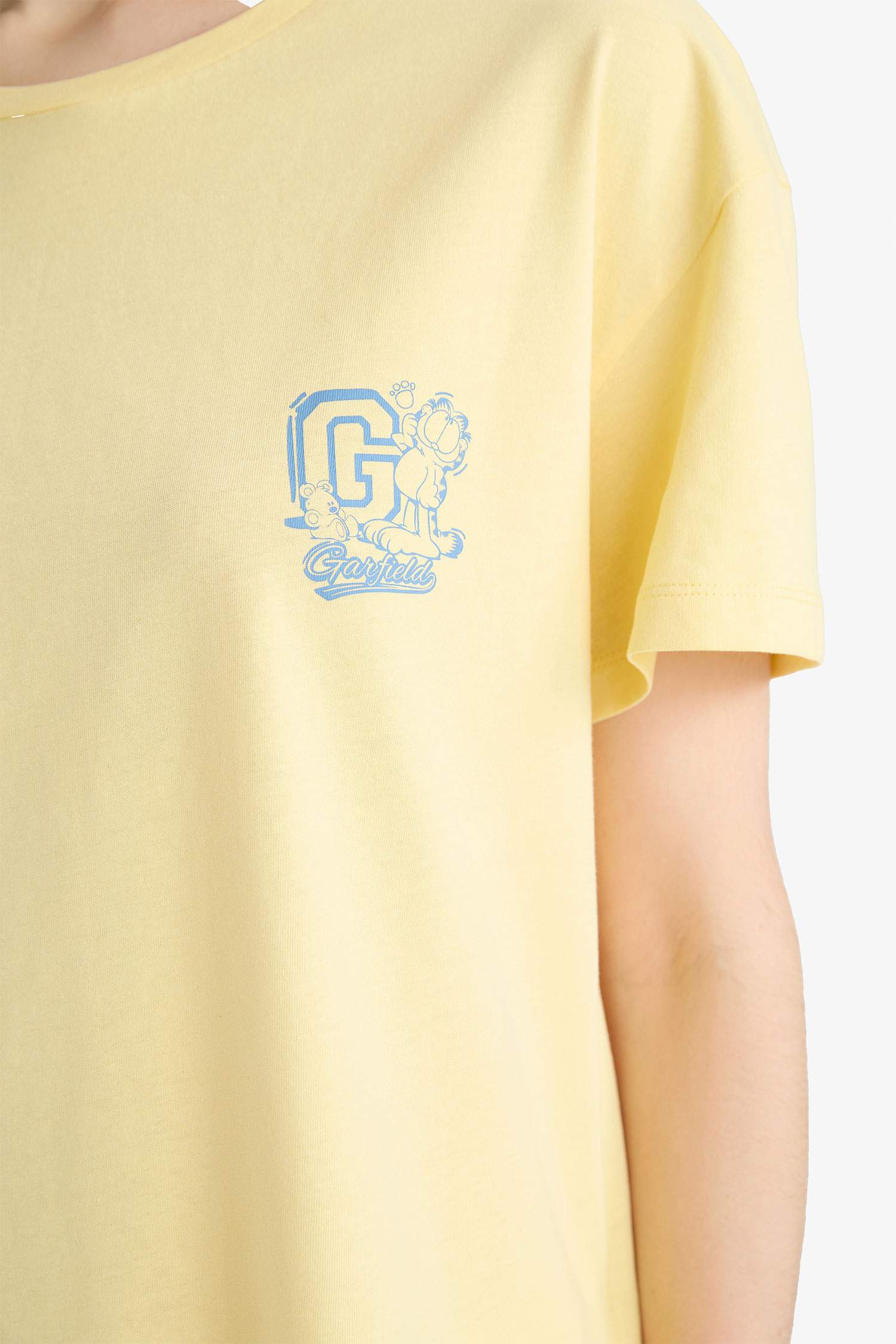 Garfield Pijama Takımı Kısa Kollu Üst Beli Lastikli Şort-Fall in Love