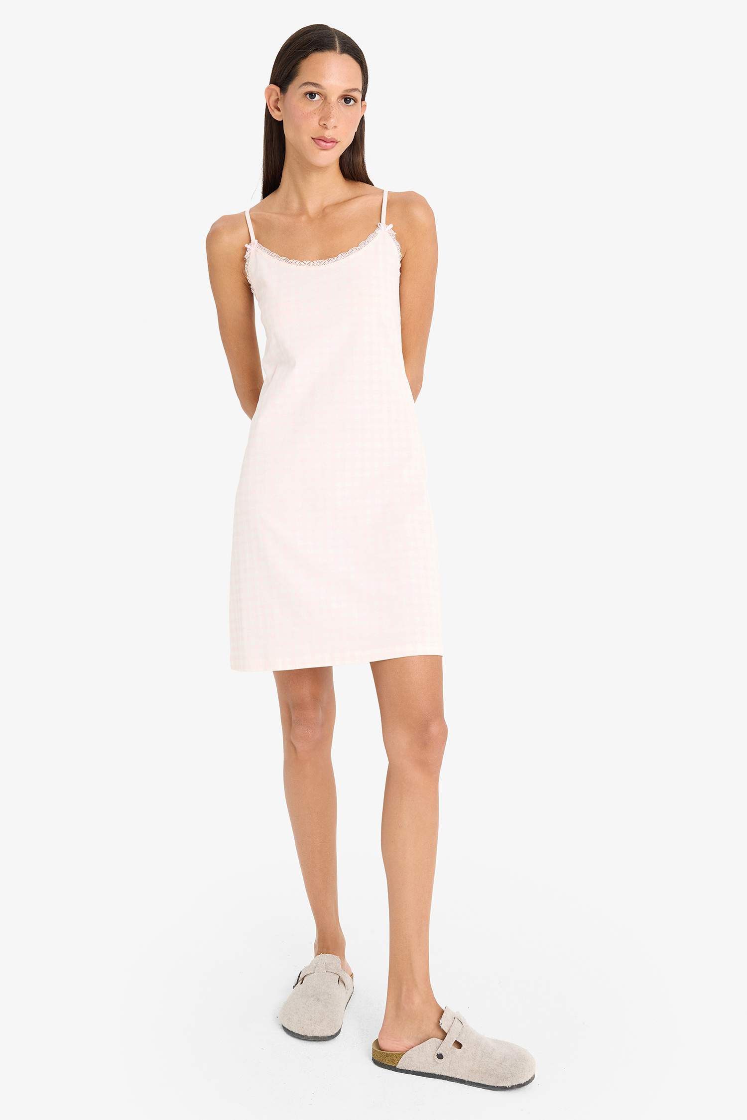 فستان قصة عادية بحمالات من Fall in Love