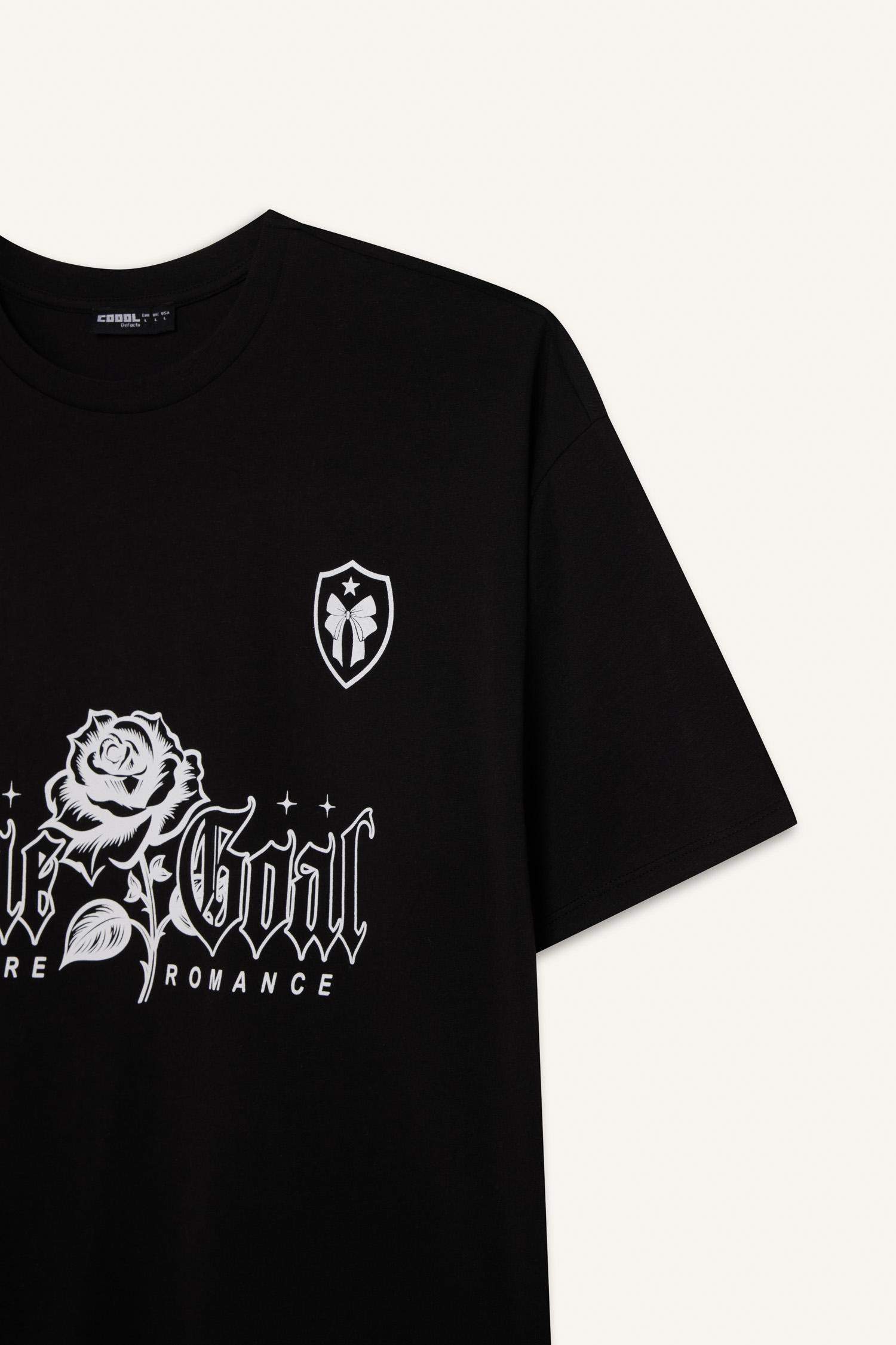 Oversize Geniş Kalıp Bisiklet Yaka Kısa Kollu Tişört