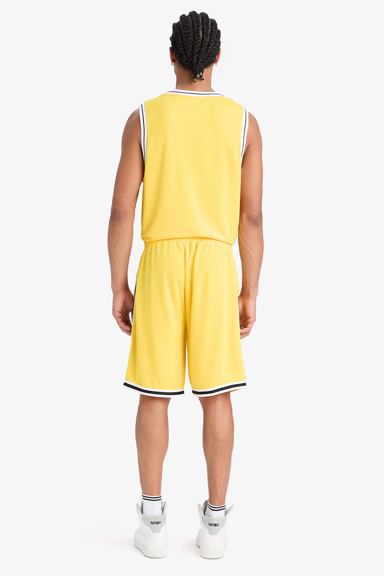 شورت رياضي قصة عادية سريع الجفاف من DeFactoFit