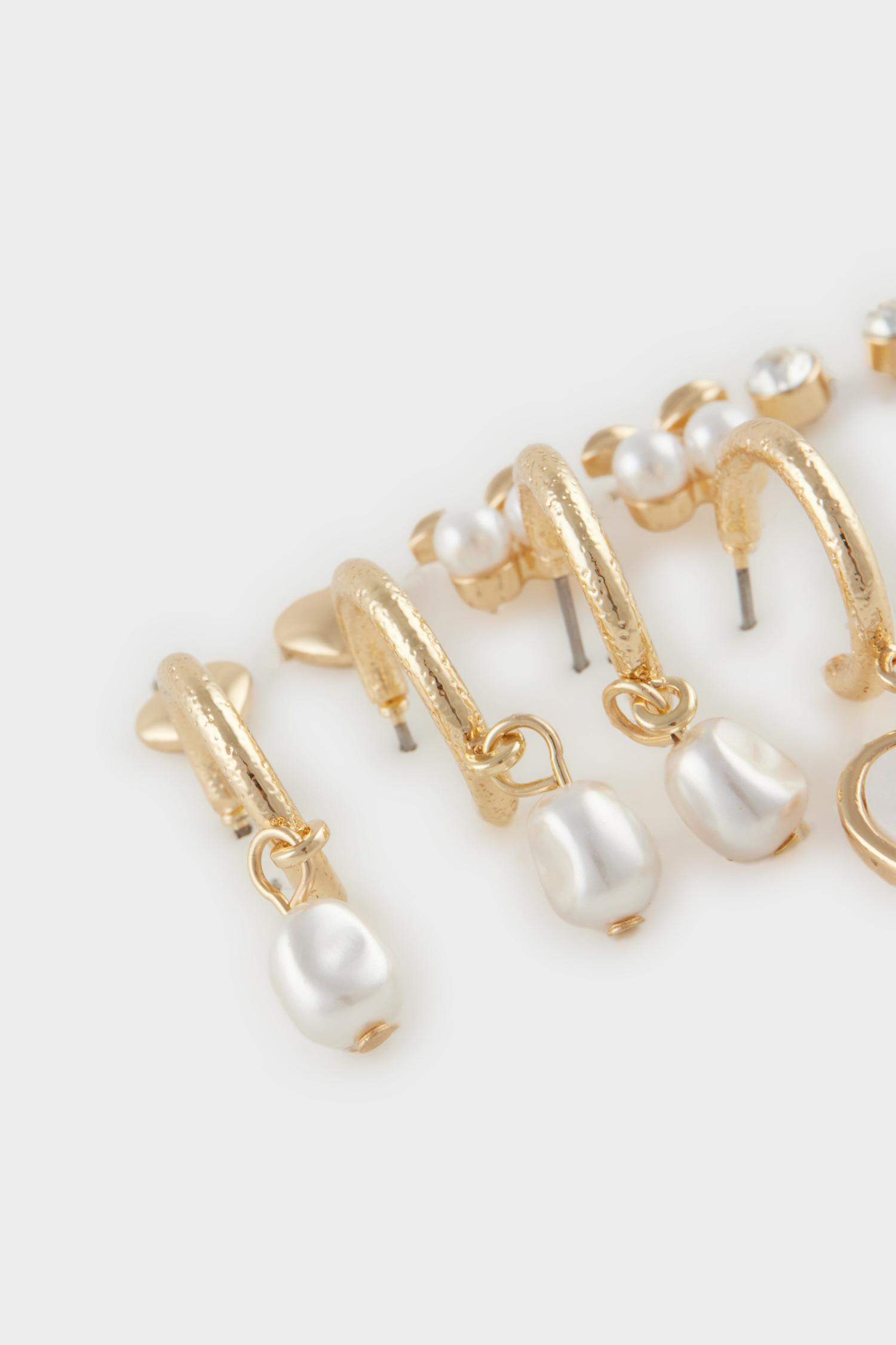 Woman 6 Piece Pearl Detailed Gold Earrings