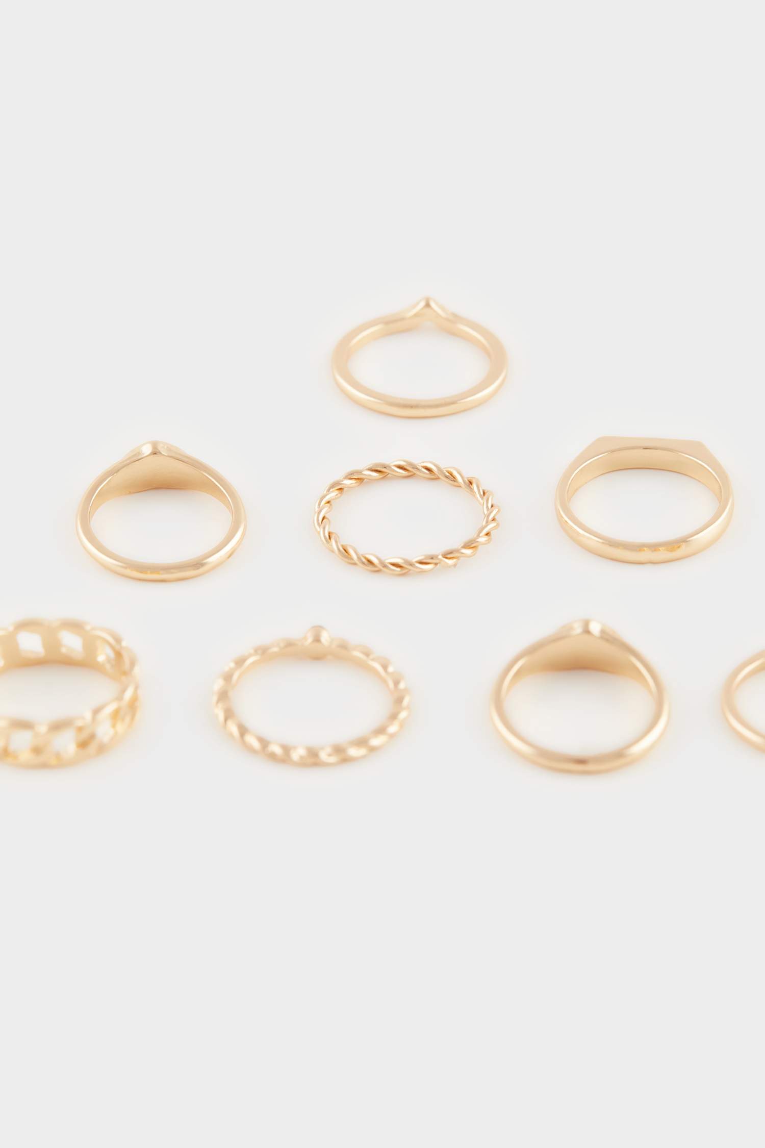 محبس نسائي ذهبي - 8 قطع