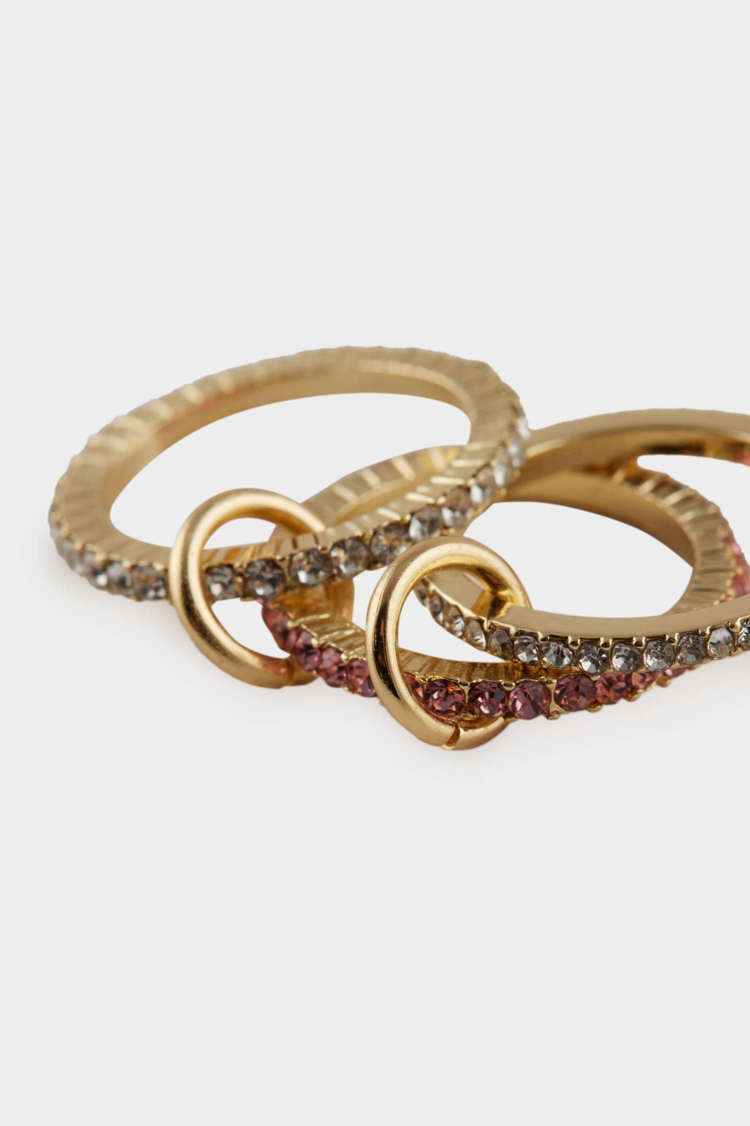 خاتم نسائي بحلقات متشابكة