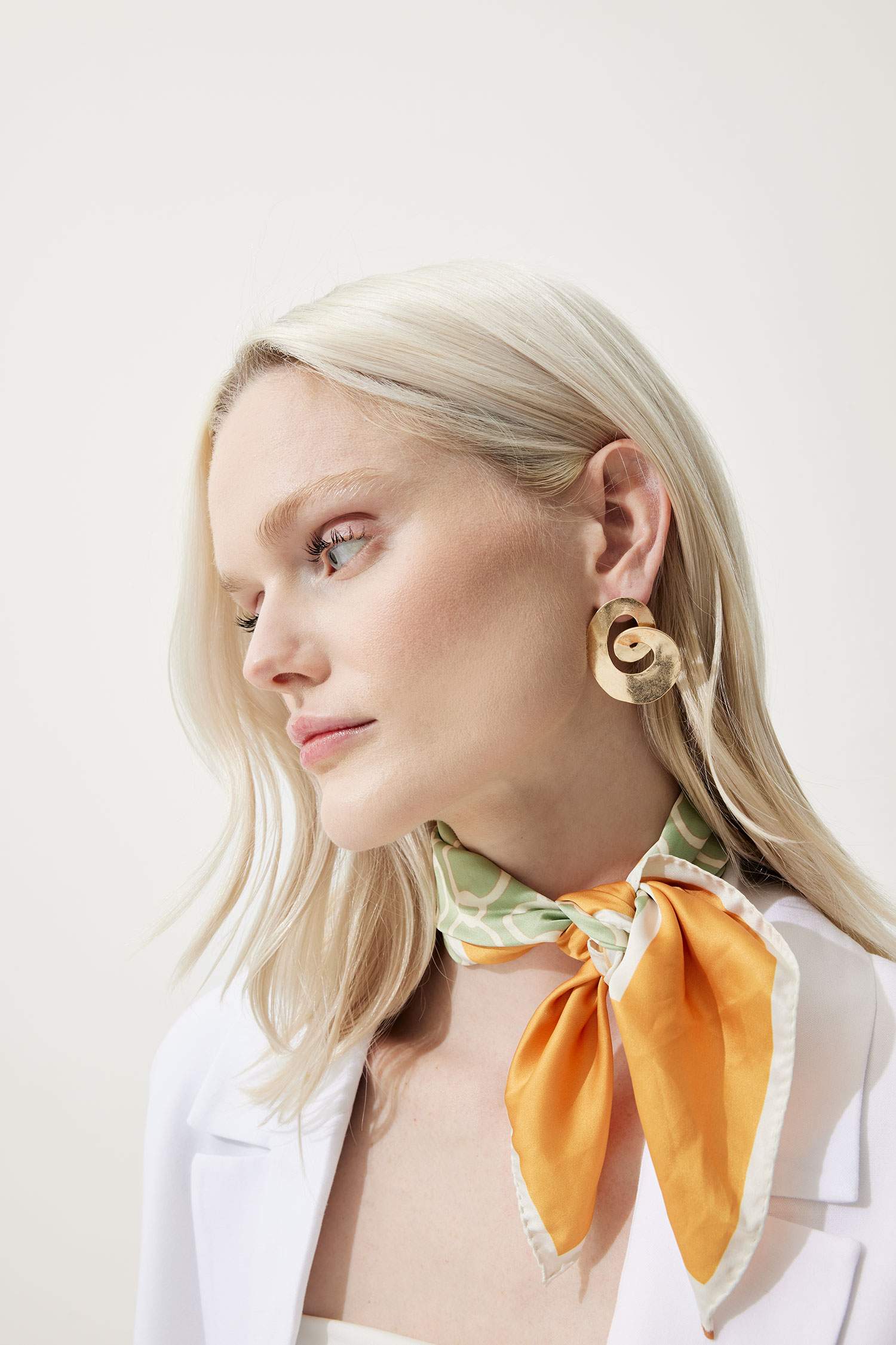 Женские матовые спиральные серьги