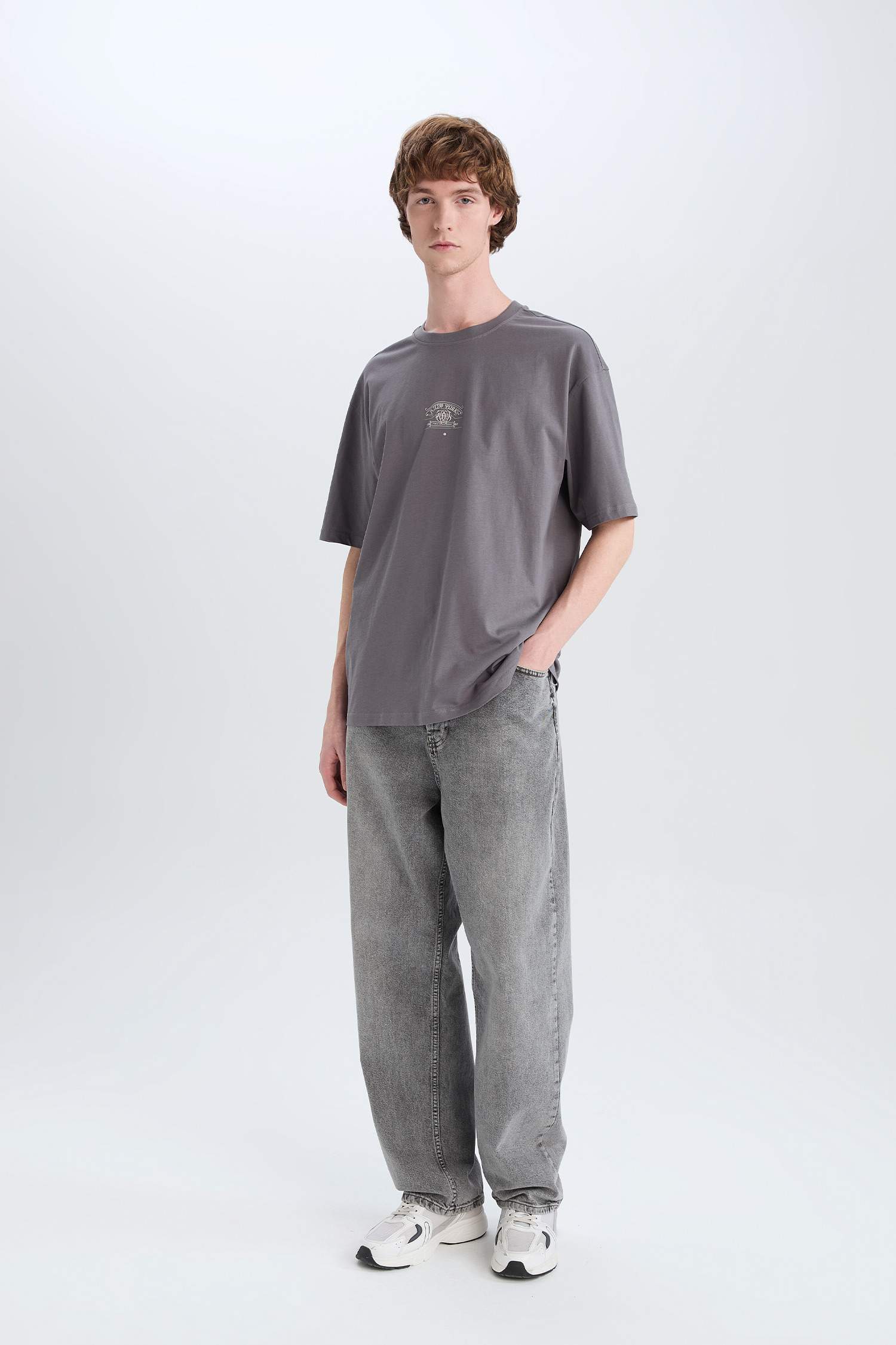 %100 Pamuk Boxy Fit Bisiklet Yaka Sırt Baskılı Kısa Kollu Tişört