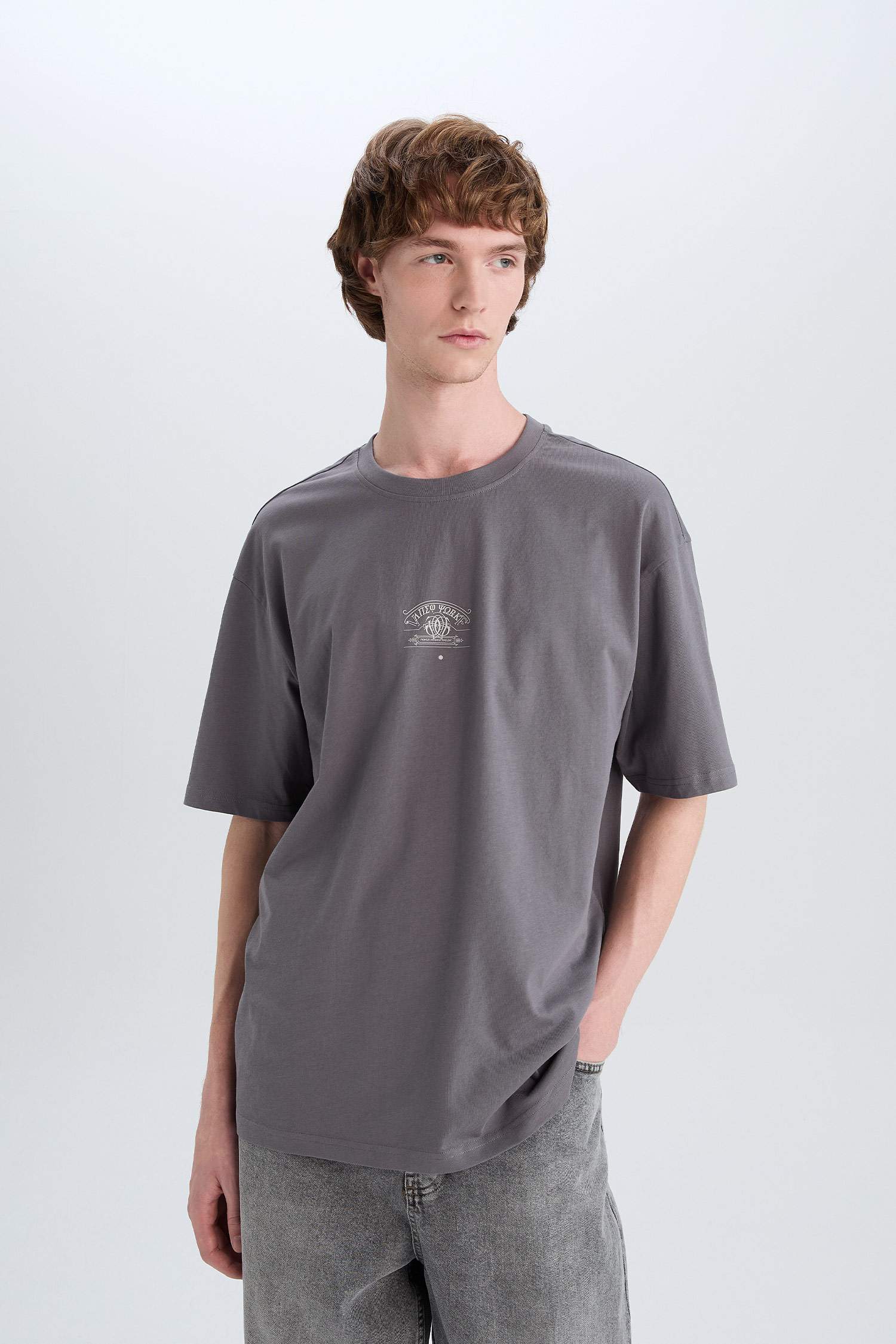 %100 Pamuk Boxy Fit Bisiklet Yaka Sırt Baskılı Kısa Kollu Tişört