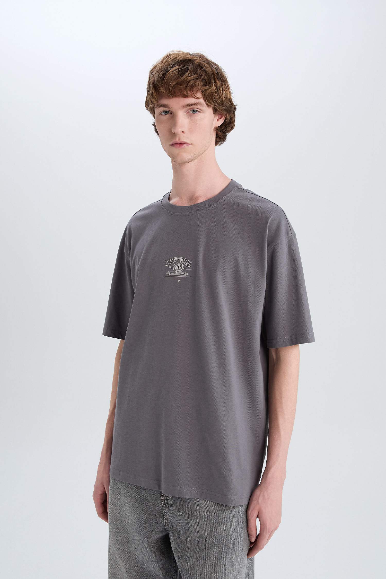 %100 Pamuk Boxy Fit Bisiklet Yaka Sırt Baskılı Kısa Kollu Tişört