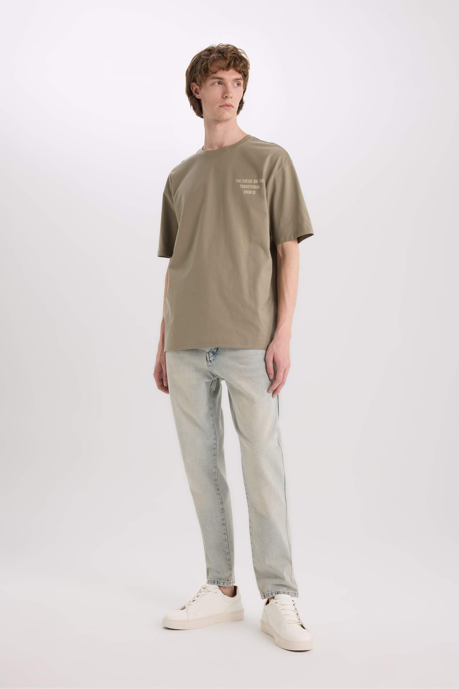 %100 Pamuk Boxy Fit Bisiklet Yaka Sırt Baskılı Kısa Kollu Tişört