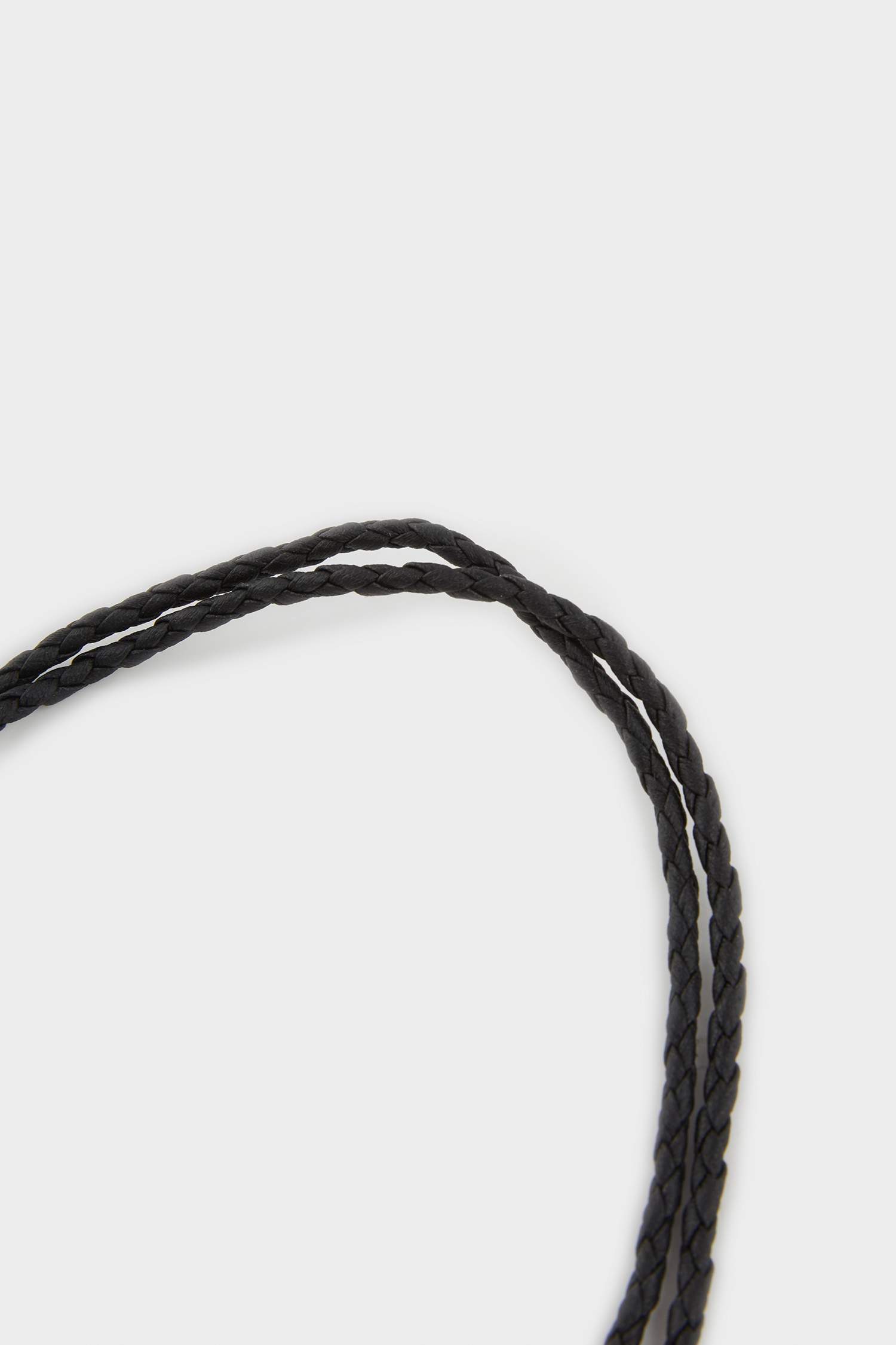 Collier cordon noir avec détails argentés pour femme