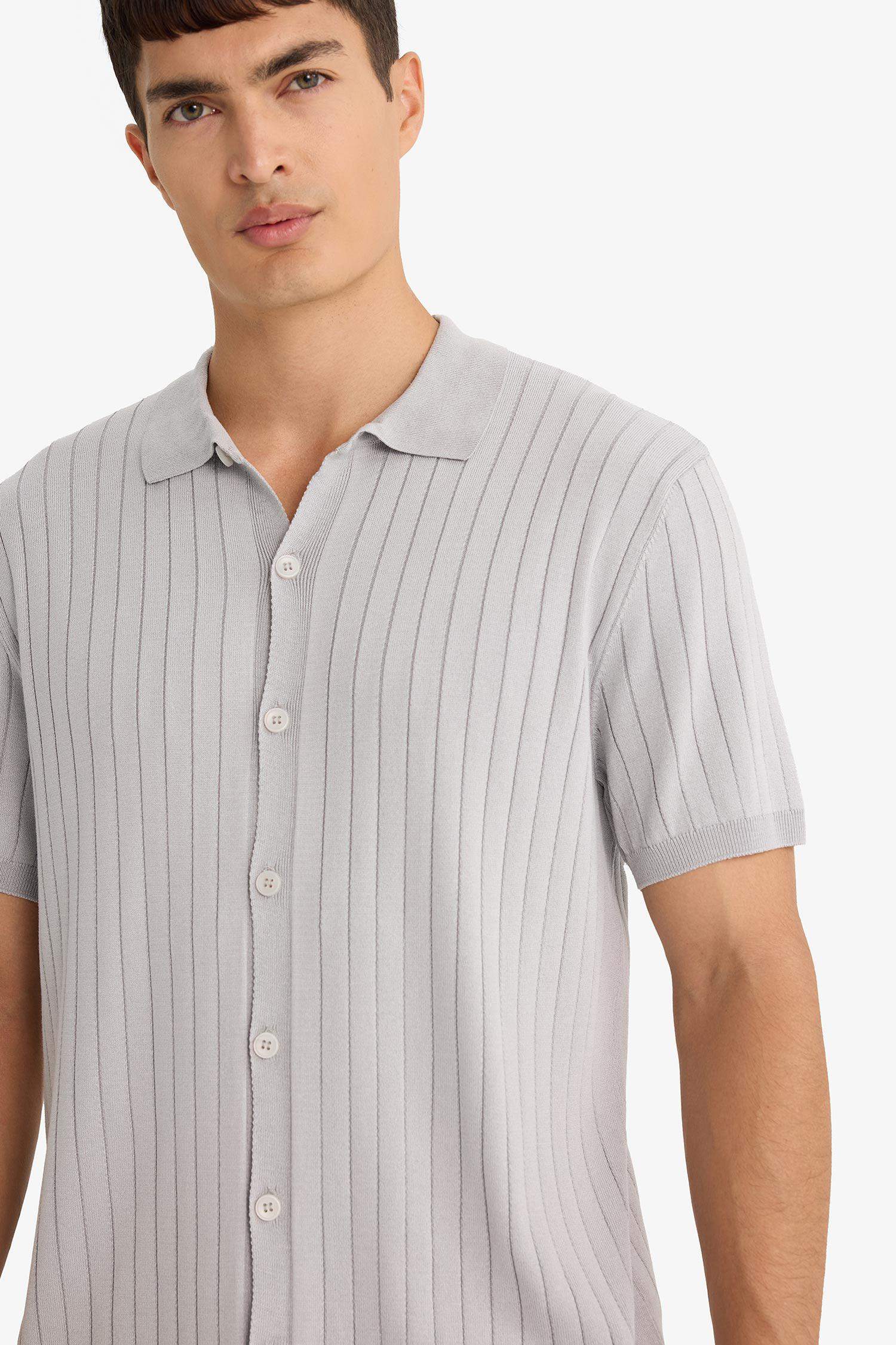 تيشيرت نص كم تريكو ثصة عادية وياقة بولو