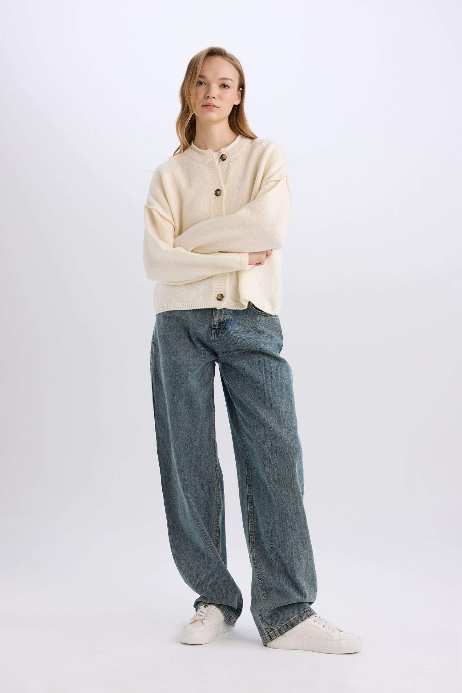 Regular Fit Bisiklet Yaka Düğmeli Triko Hırka