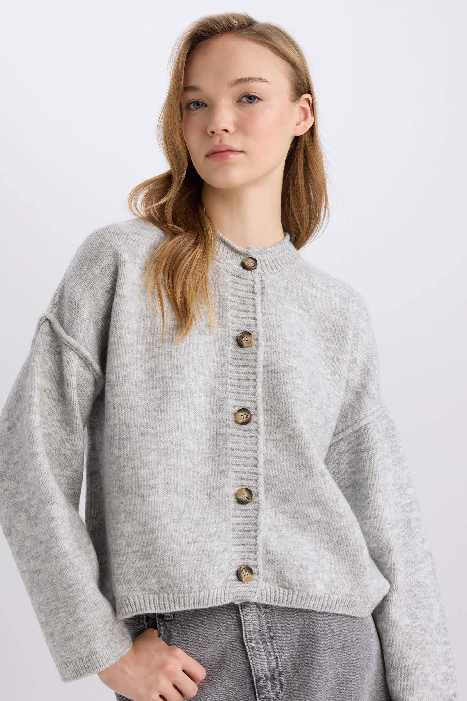 Regular Fit Bisiklet Yaka Düğmeli Triko Hırka