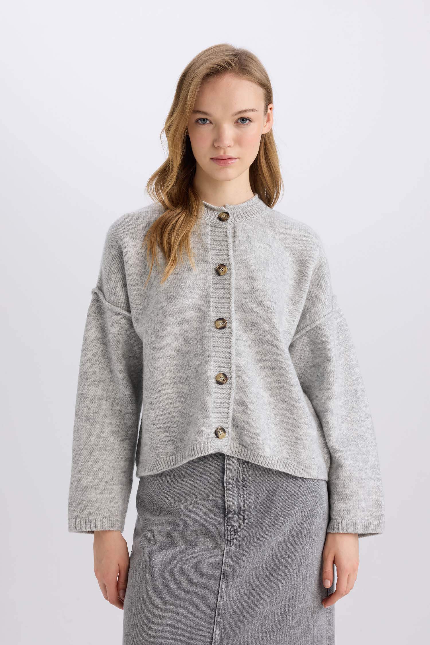 Regular Fit Bisiklet Yaka Düğmeli Triko Hırka