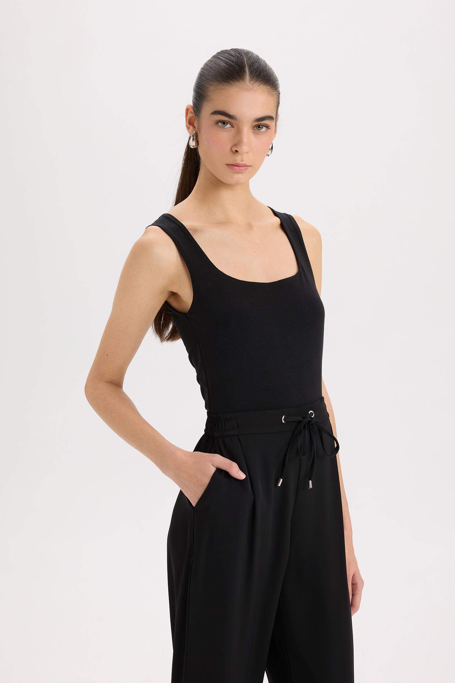 Débardeur Slim court à Col Carré