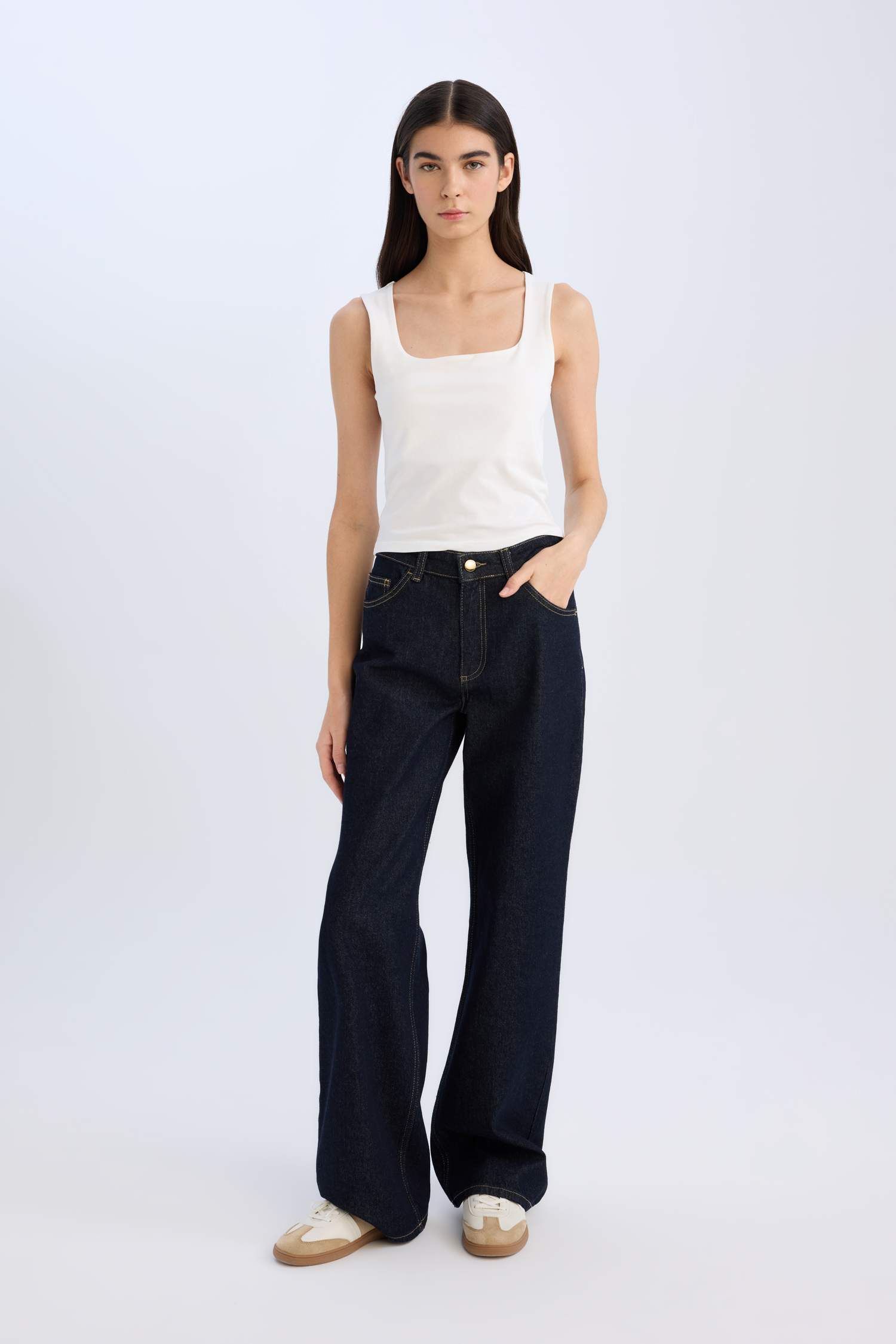 Slim Fit Dar Kesim Kare Yaka Basic Düz Beyaz Atlet