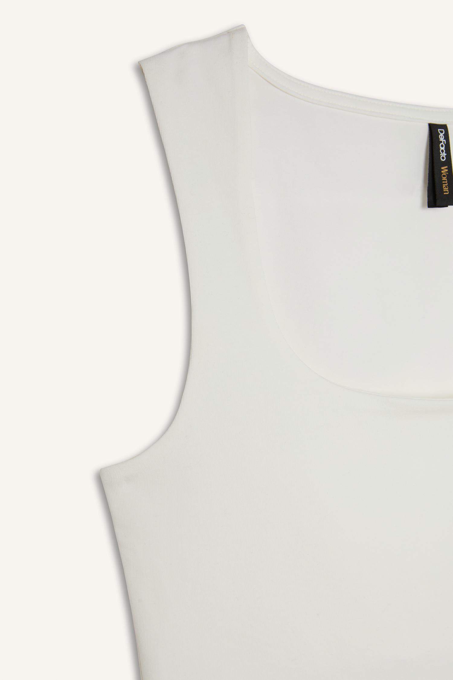 Slim Fit Dar Kesim Kare Yaka Basic Düz Beyaz Atlet