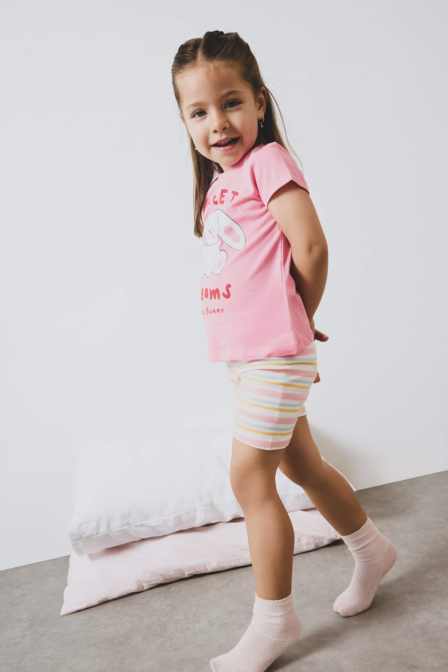 Ensemble Pyjama T-shirt imprimé et Short à rayures pour bébé fille