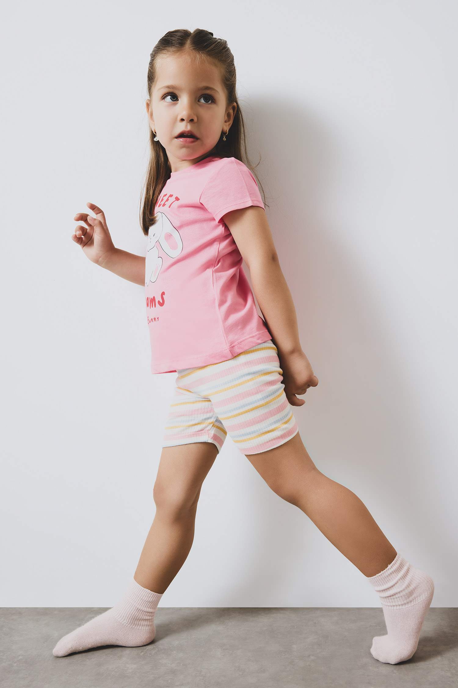 Ensemble Pyjama T-shirt imprimé et Short à rayures pour bébé fille