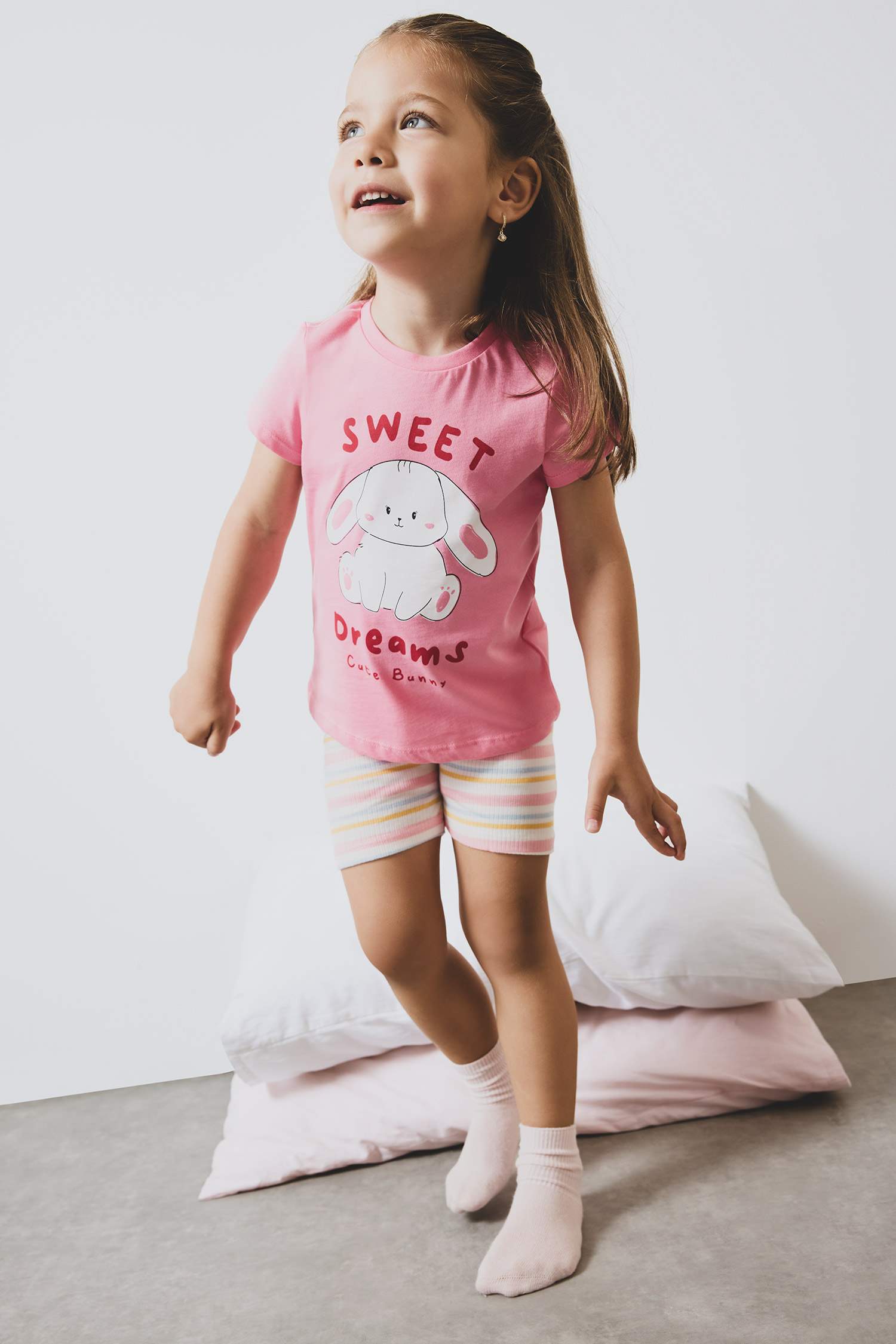 Ensemble Pyjama T-shirt imprimé et Short à rayures pour bébé fille
