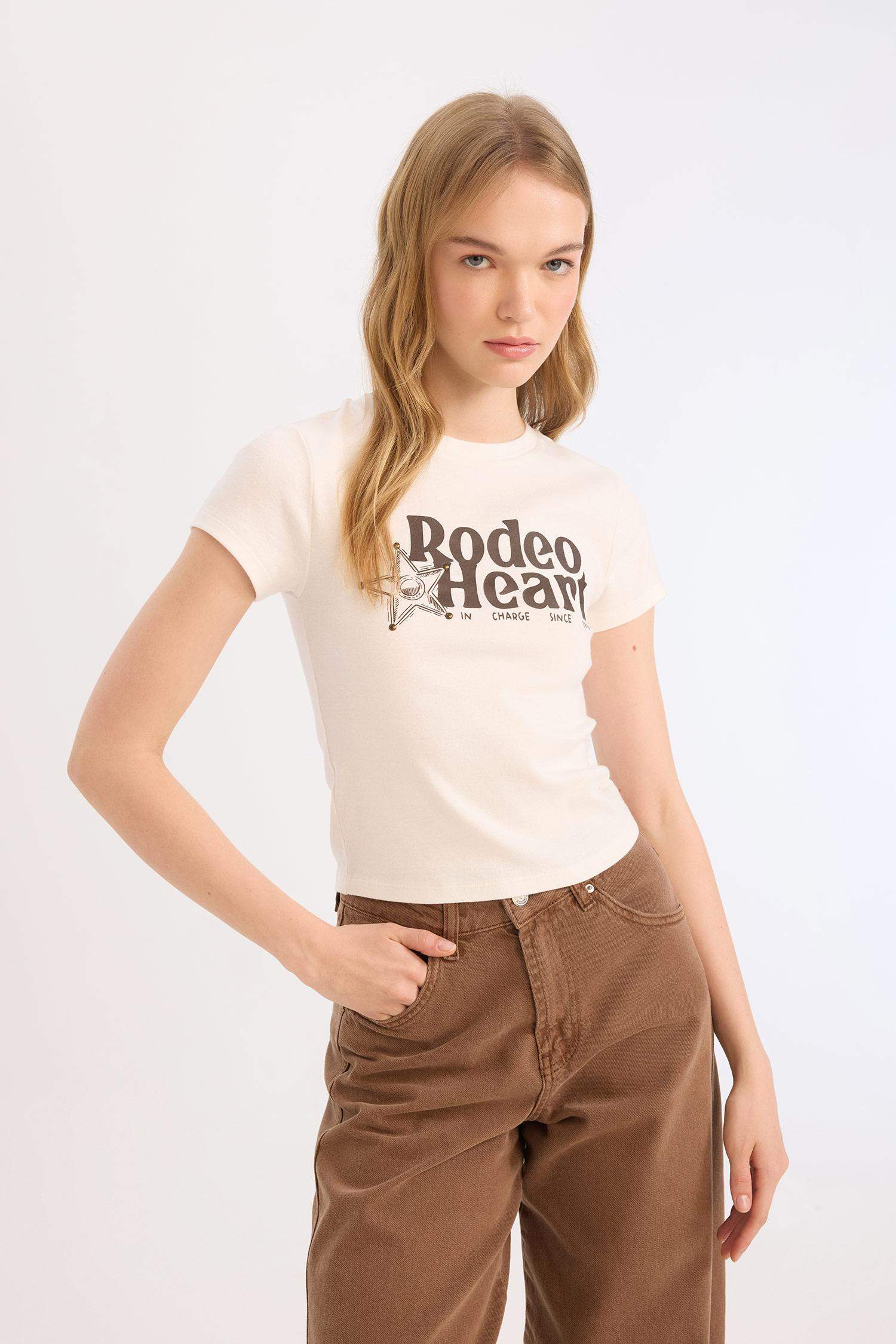 تي شيرت مخصر