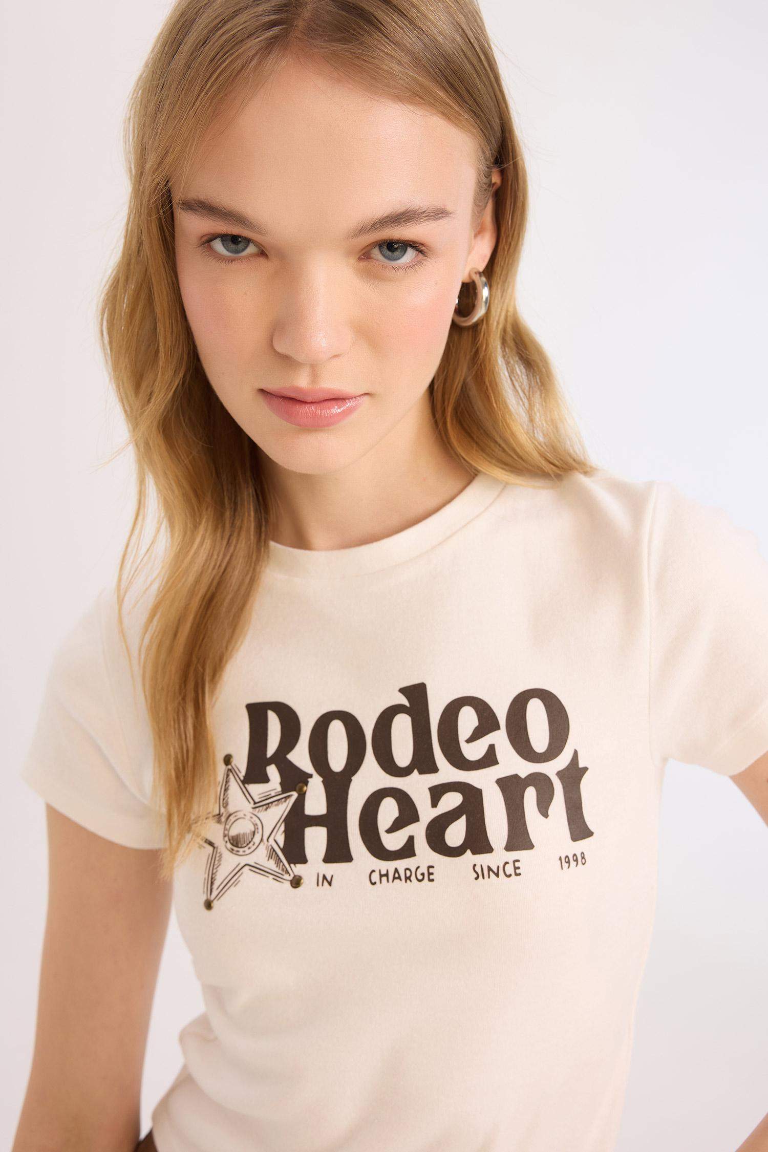 تي شيرت مخصر