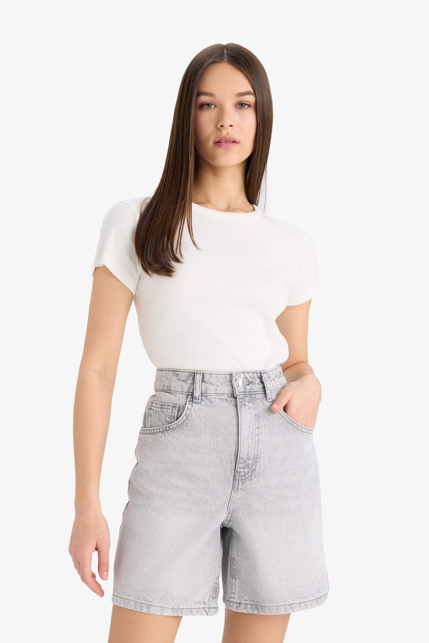 Yüksek Bel Cepli Jean Bermuda Şort