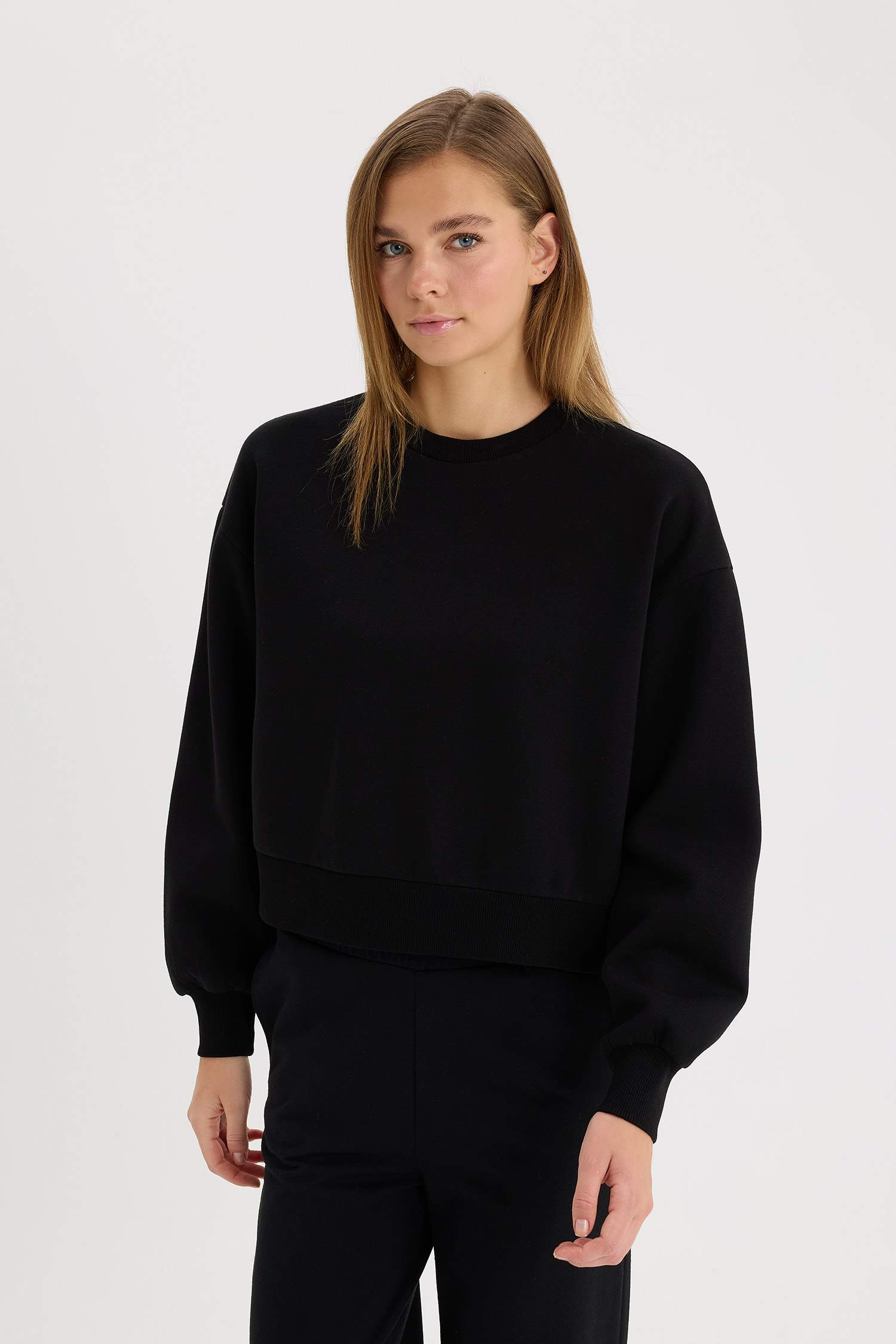 Boxy Fit Crew Neck Basic Thick Sweatshirt