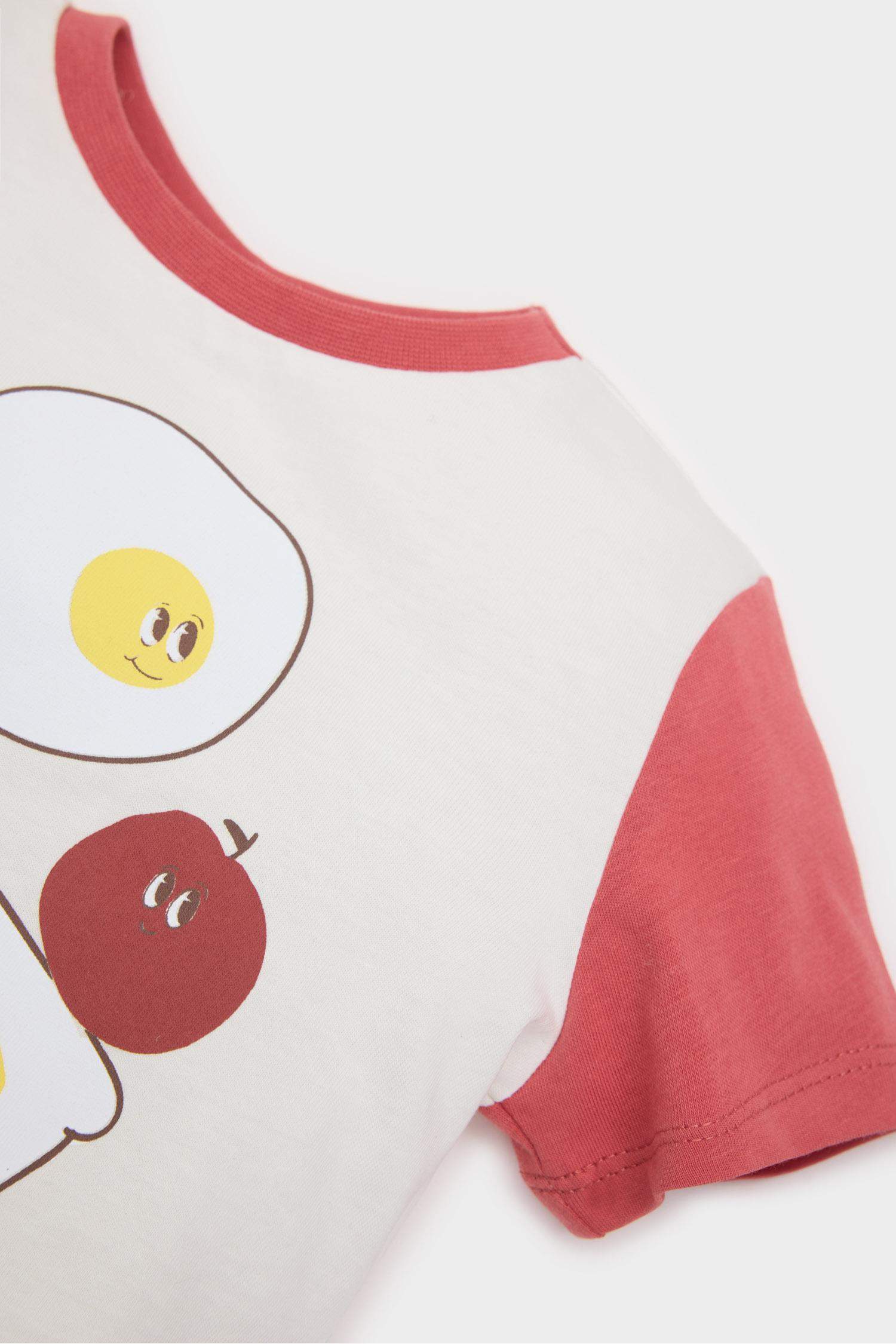 بيجامة من قطعتين