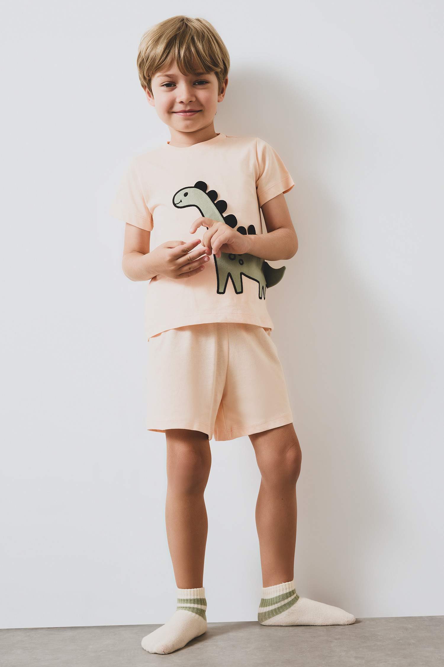 طقم بيجاما أولاد من قطن ممشط تيشيرت و شورت - قطعتين