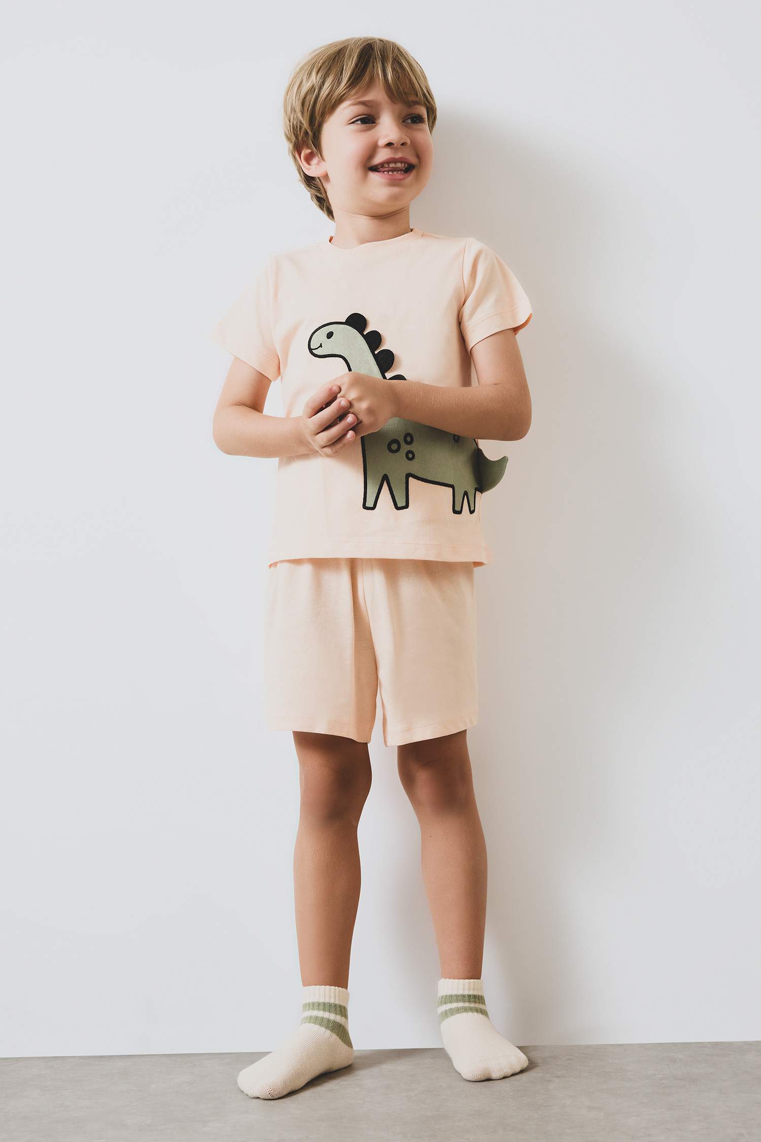 طقم بيجاما أولاد من قطن ممشط تيشيرت و شورت - قطعتين