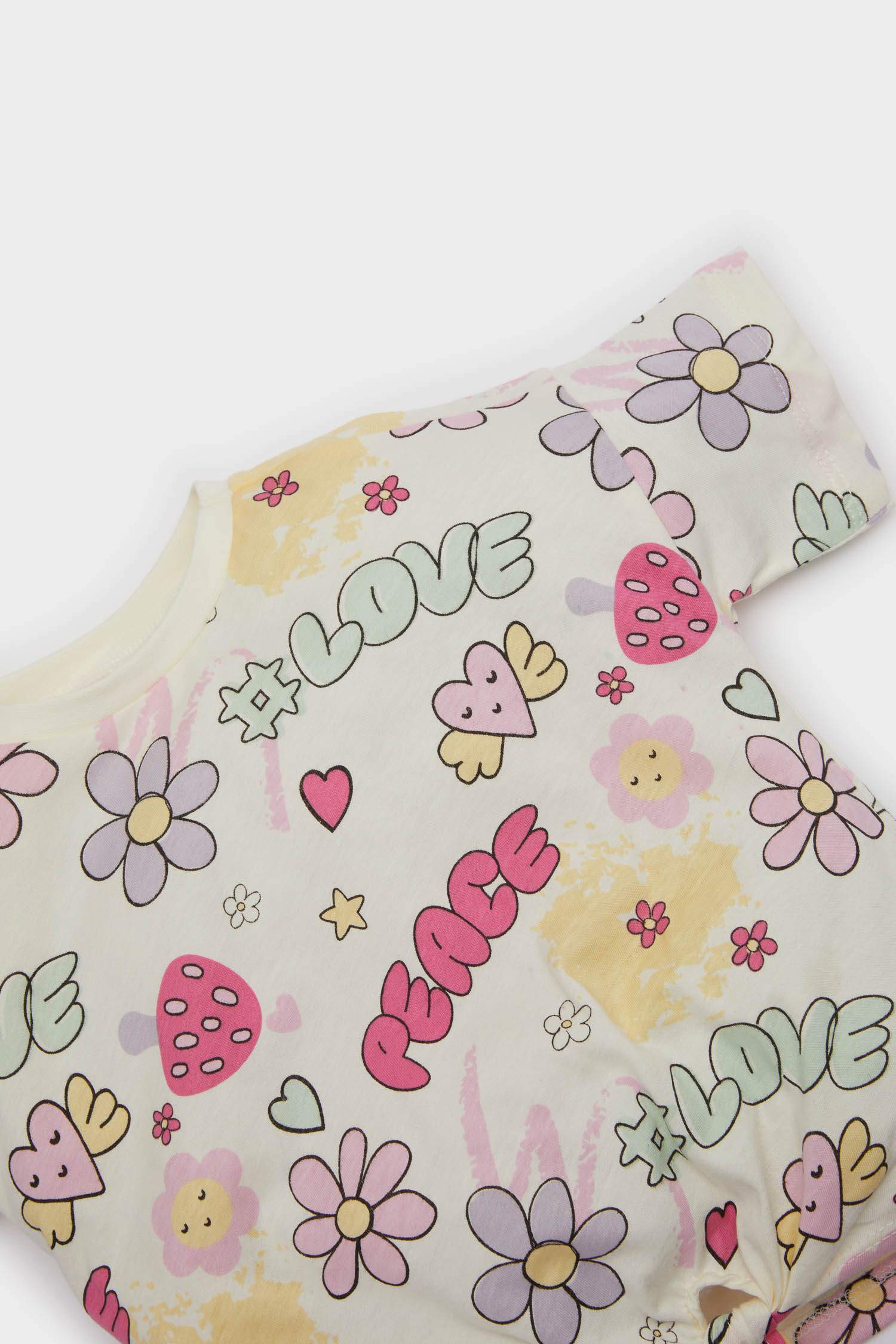 تيشيرت نص كم بطبعة ممتعة قصة عادية بياقة مستديرة