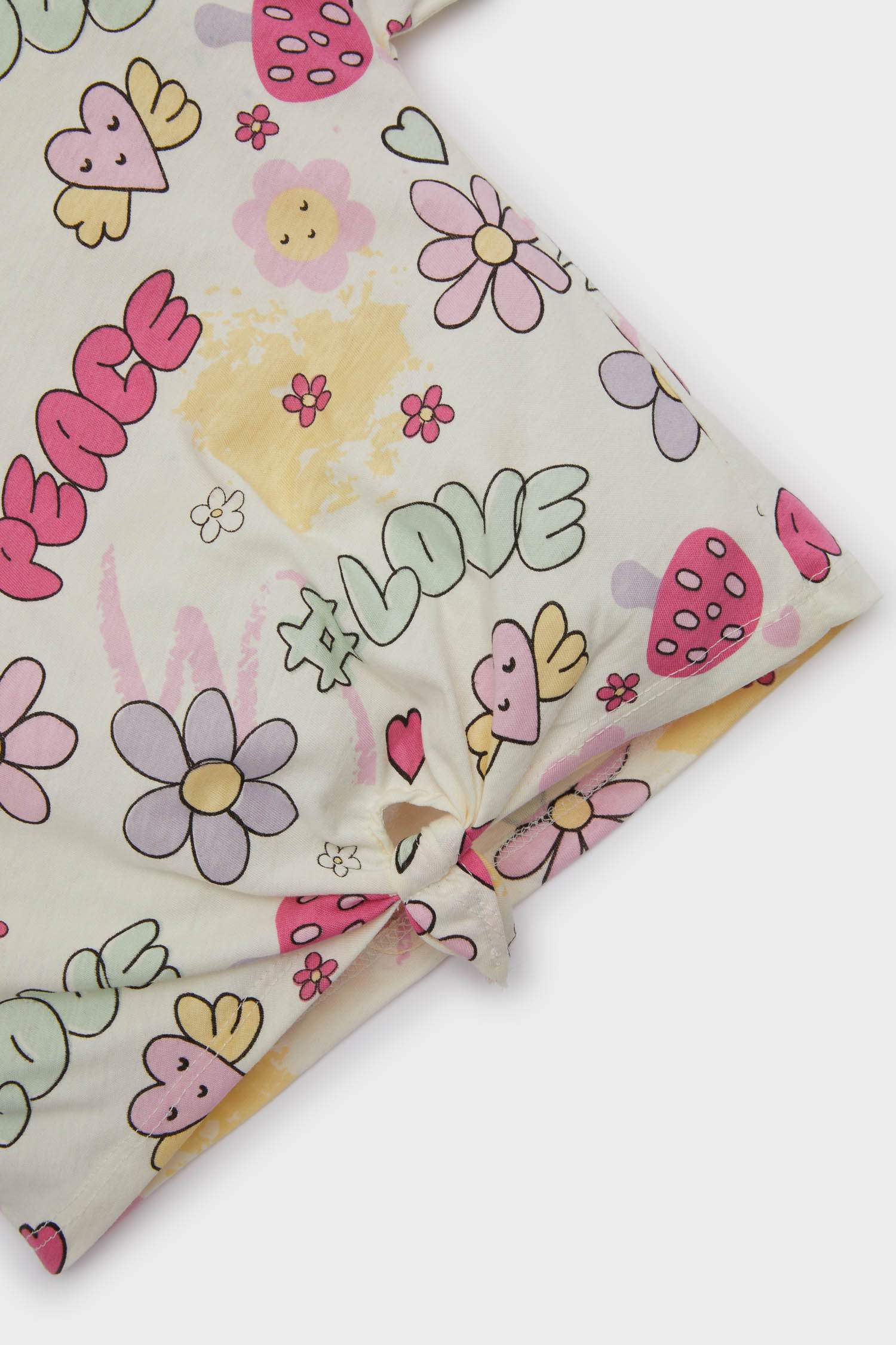 تيشيرت نص كم بطبعة ممتعة قصة عادية بياقة مستديرة