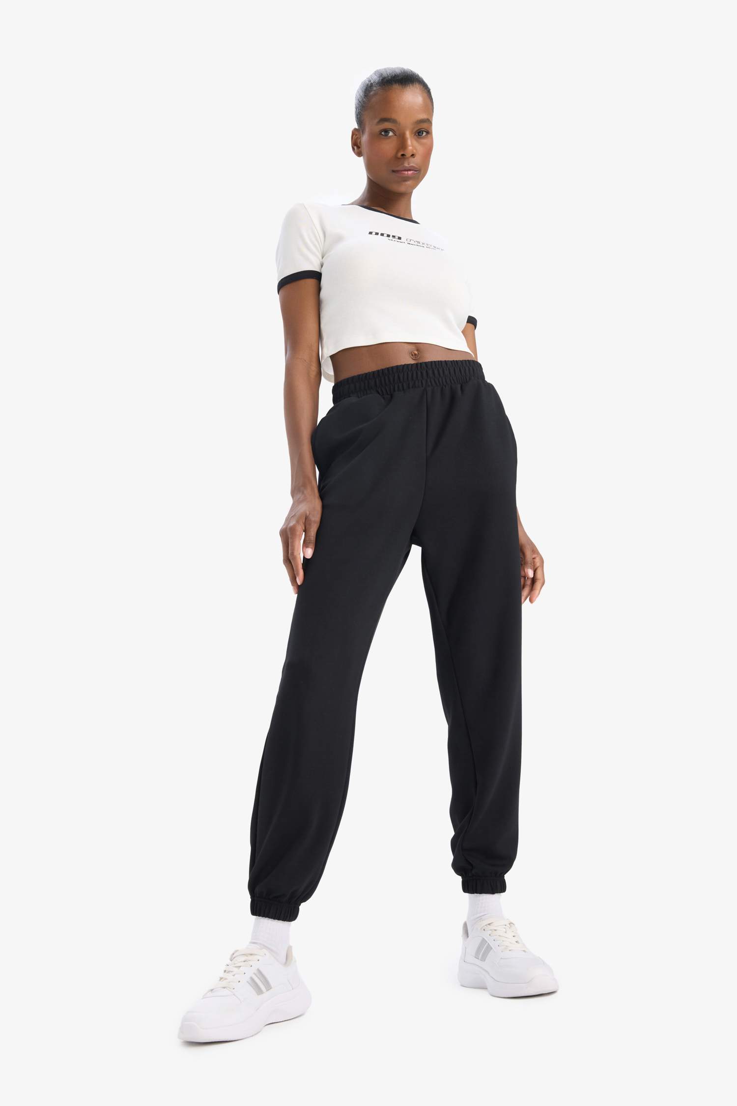 DeFactoFit Slim Fit Dar Kesim Bisiklet Yaka Baskılı Sporcu Ribana Kısa Kollu Tişört