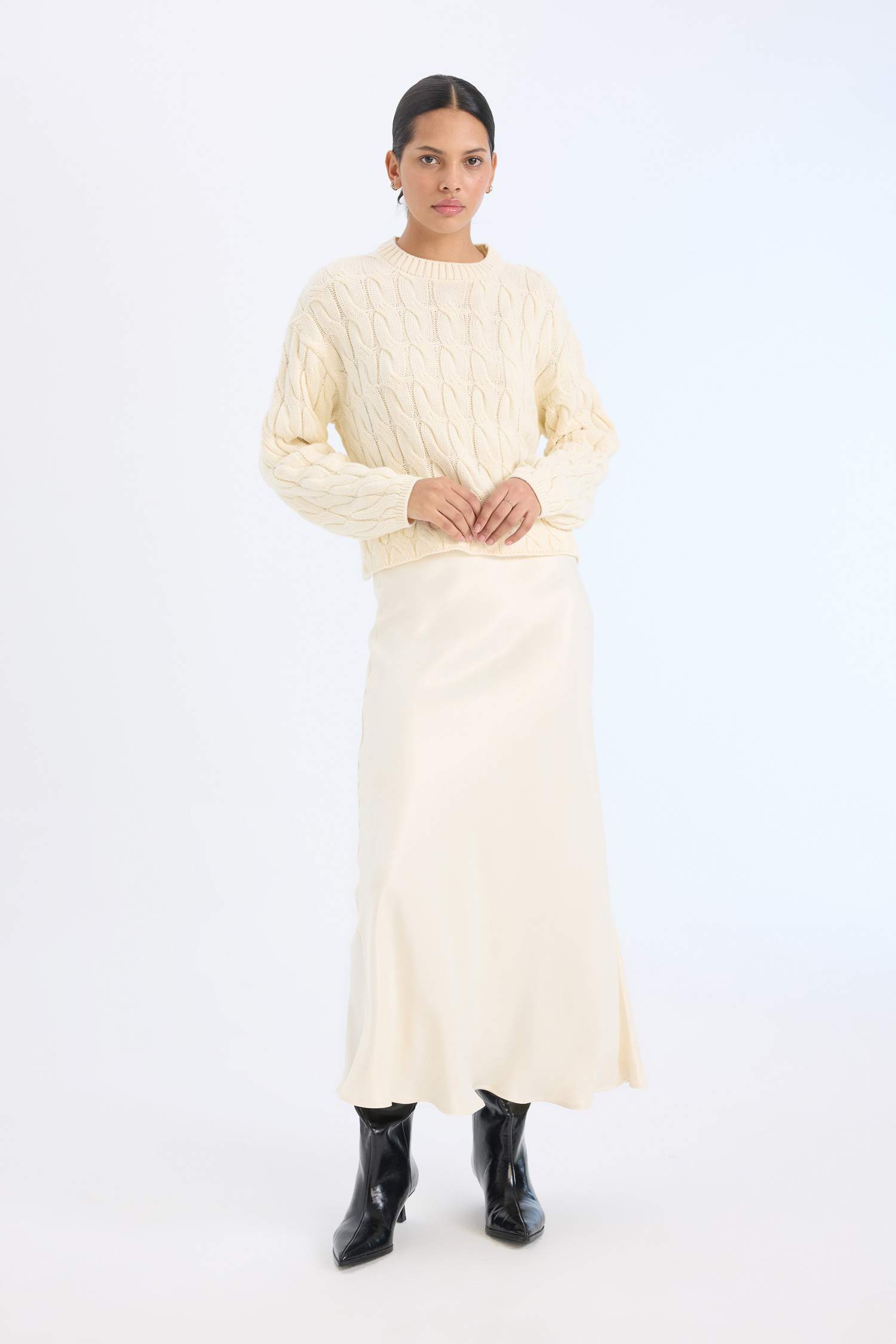 تنورة ميدي من ستان قصة A