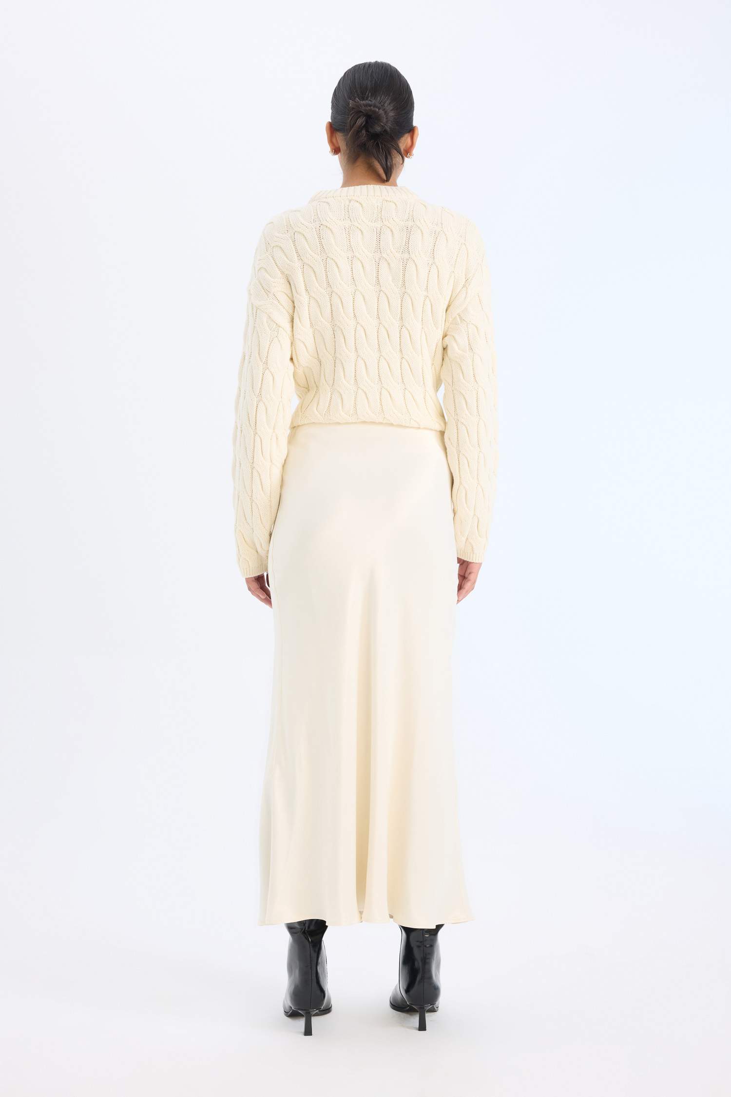 تنورة ميدي من ستان قصة A