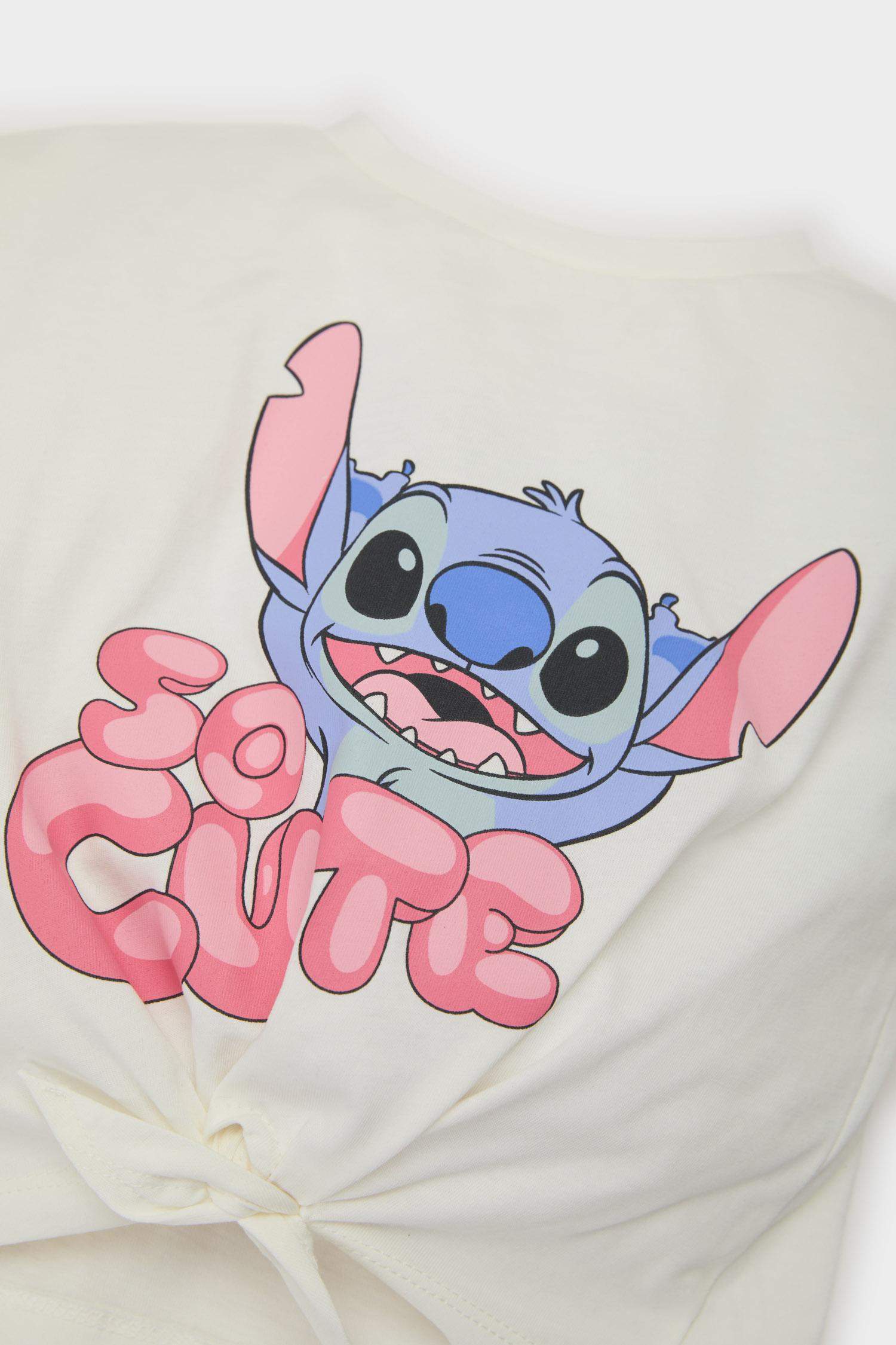 طقم من تيشيرت بنات بطبعة ستيتش و سروال ضيق