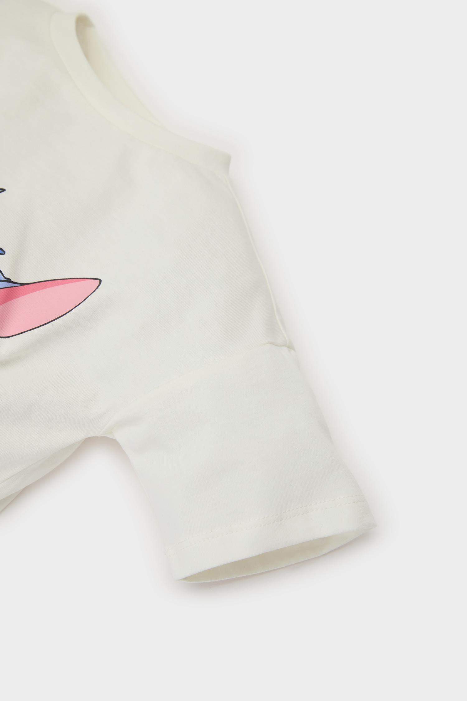 طقم من تيشيرت بنات بطبعة ستيتش و سروال ضيق