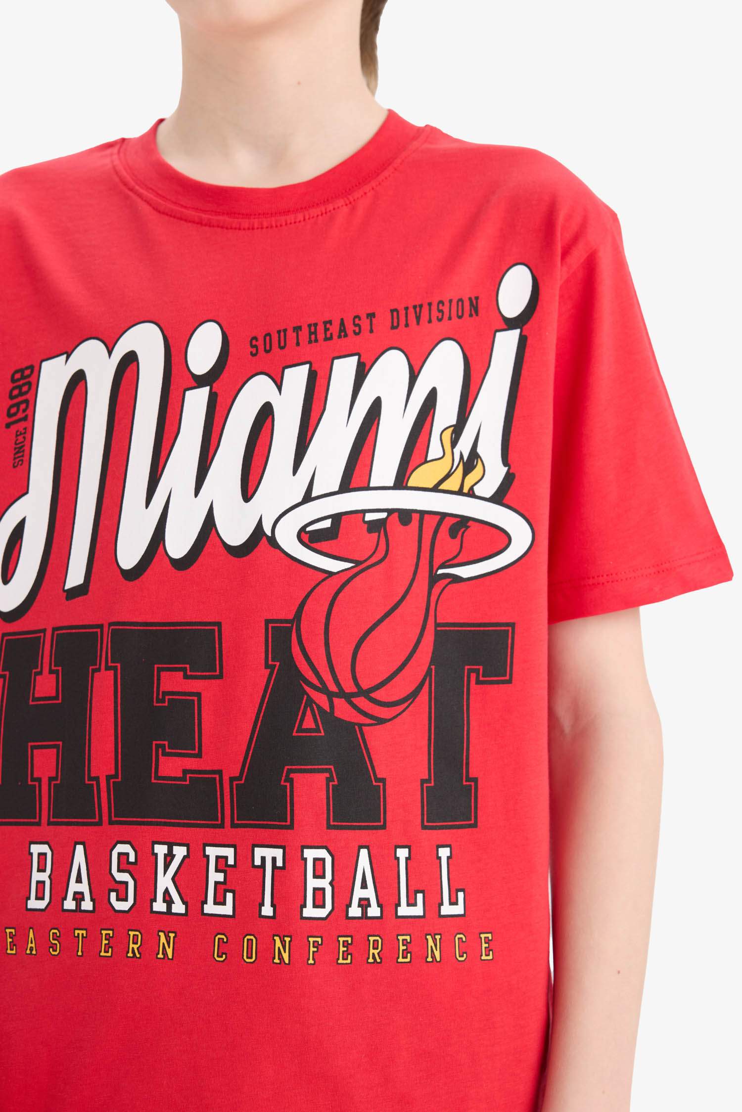 تيشيرت نص كم قصة عادية برقبة مستديرة من ميامي هيت