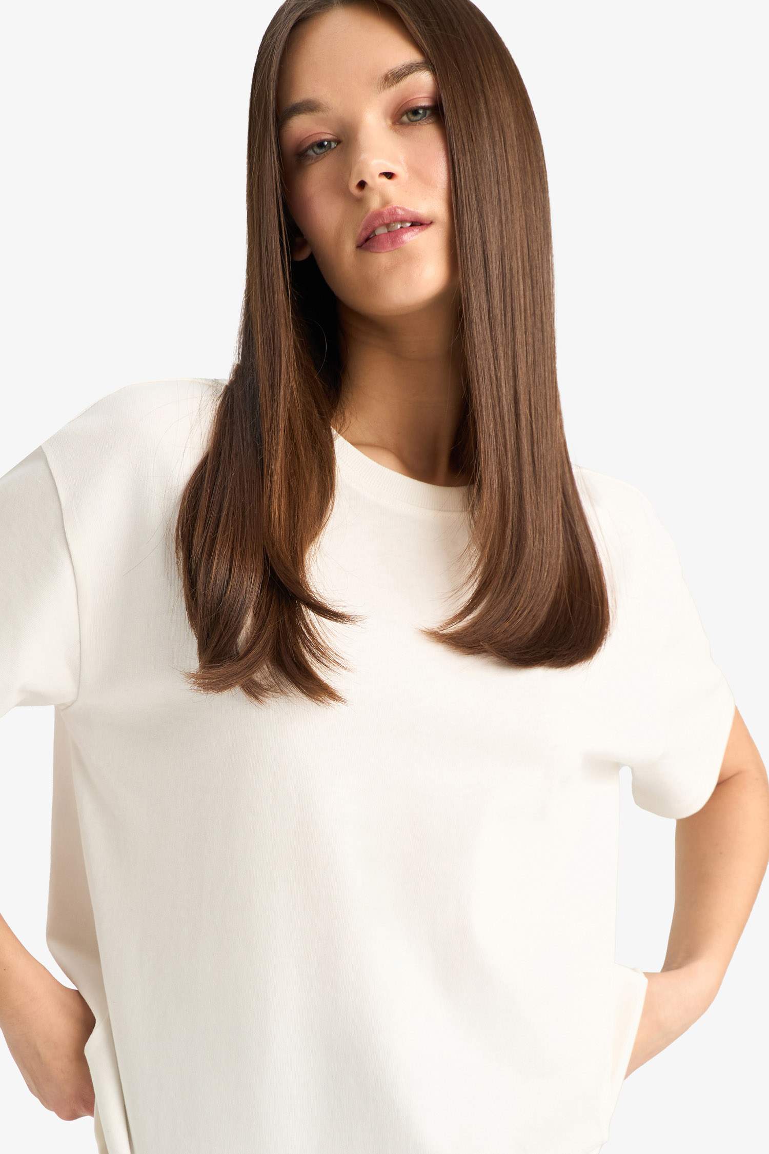 Oversize Geniş Kalıp Bisiklet Yaka Basic Düz Beyaz Kısa Kollu Tişört