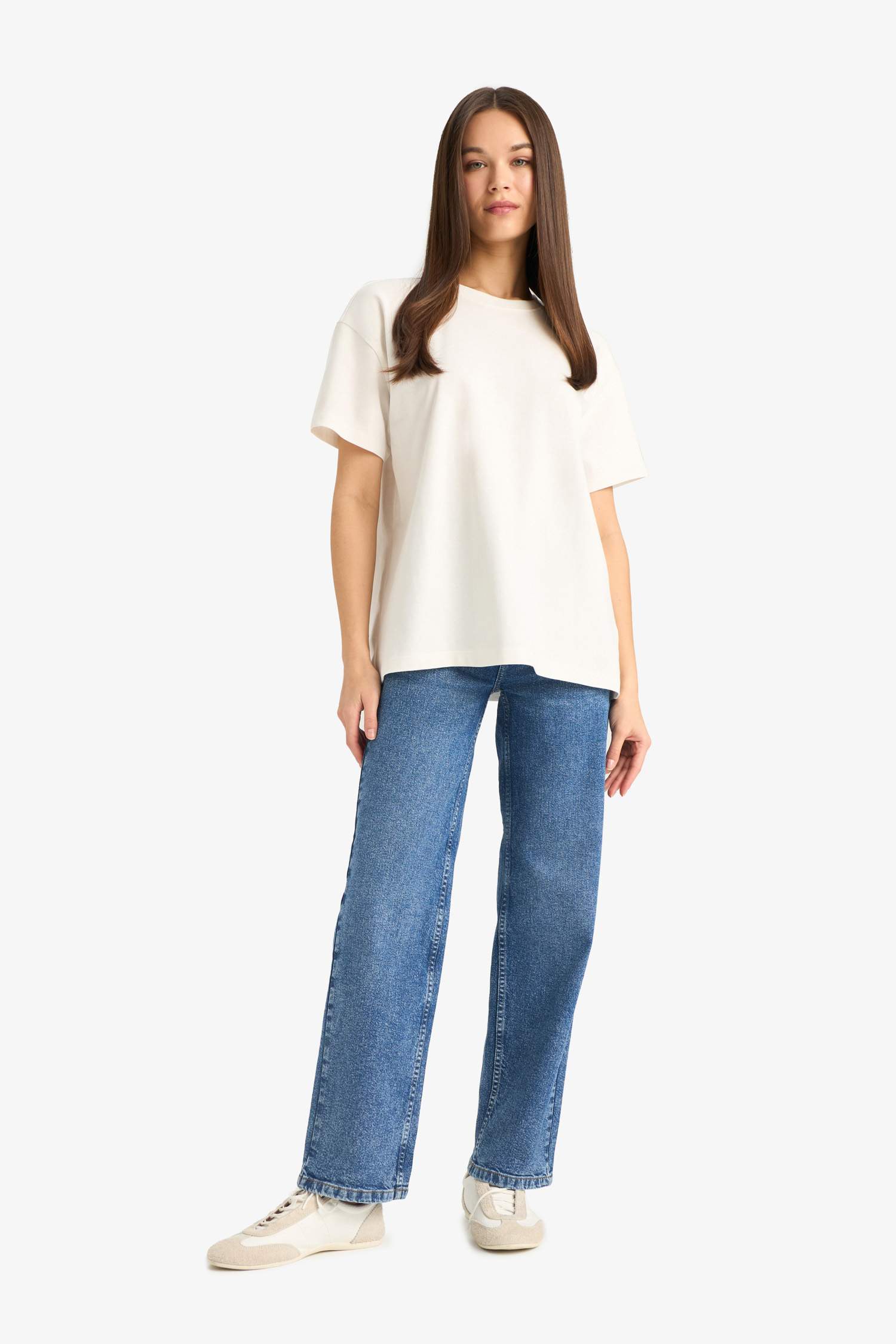 Oversize Geniş Kalıp Bisiklet Yaka Basic Düz Beyaz Kısa Kollu Tişört