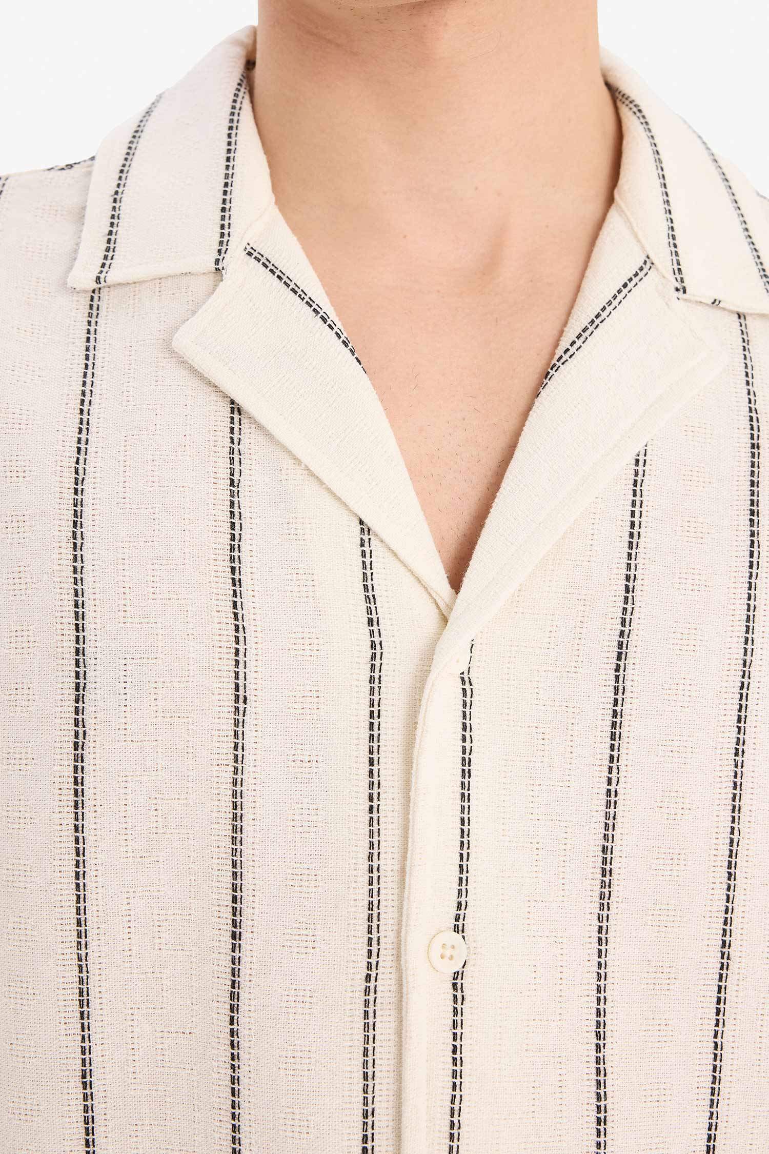 Regular Fit Apaş Yaka Yazlık Çizgili Kısa Kollu Gömlek