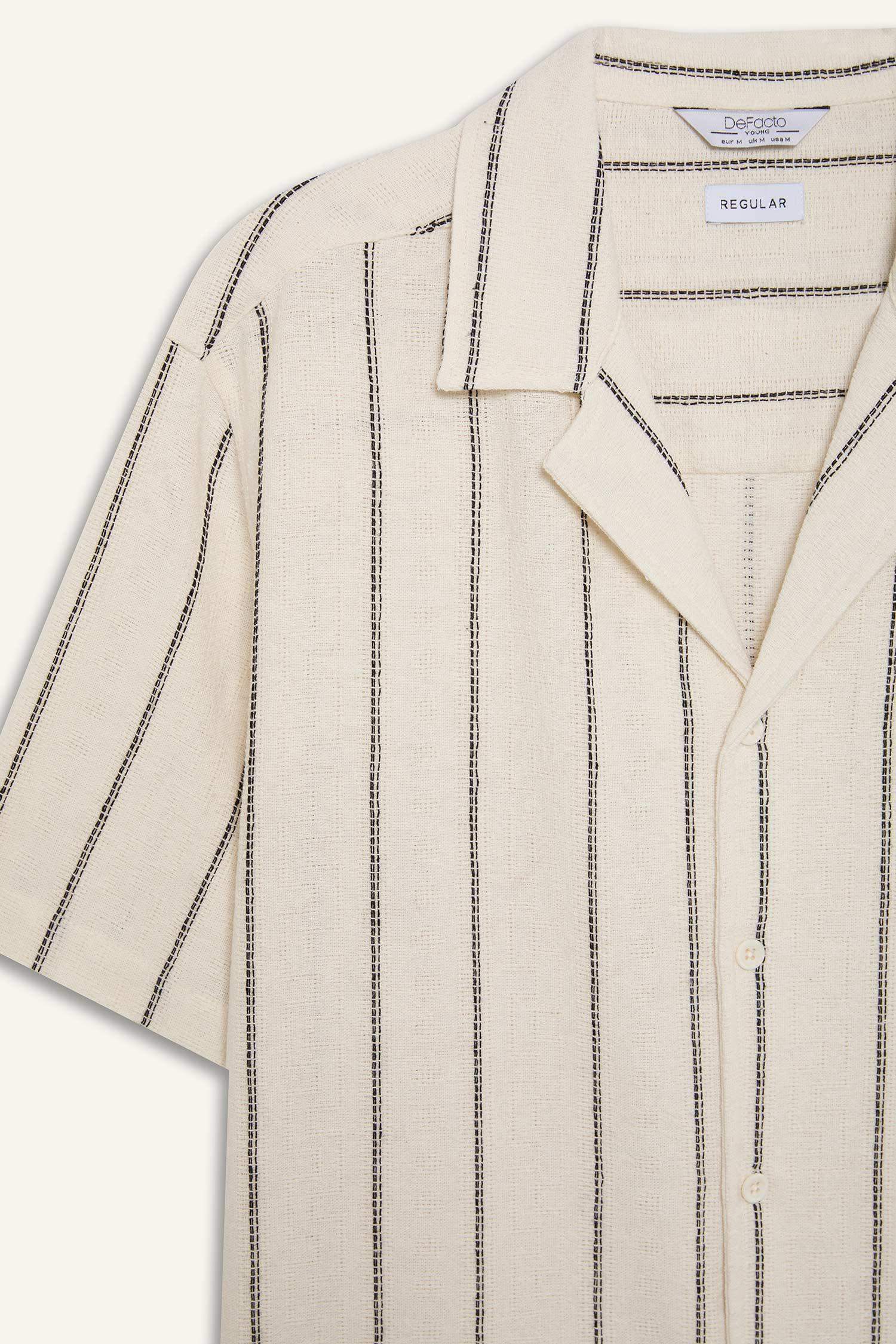 Regular Fit Apaş Yaka Yazlık Çizgili Kısa Kollu Gömlek