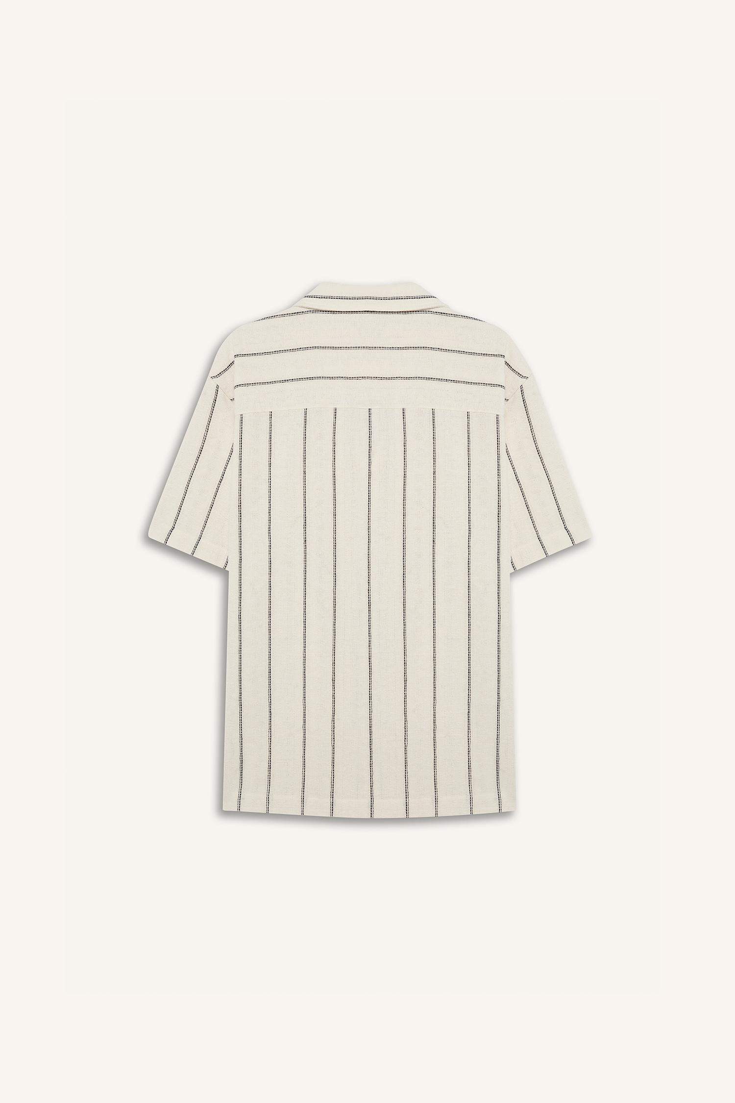 Regular Fit Apaş Yaka Yazlık Çizgili Kısa Kollu Gömlek