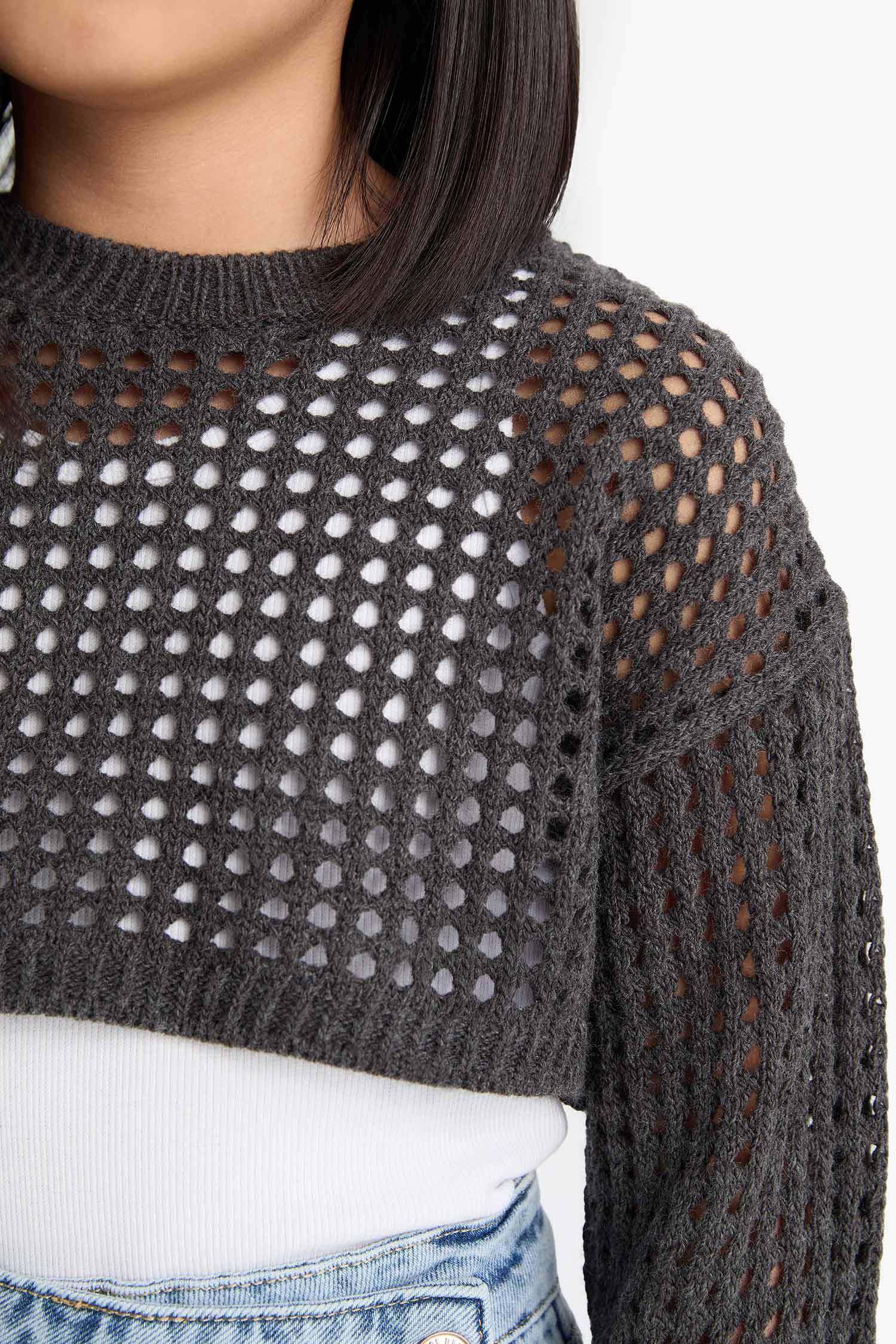 بلوز كروب بناتي مخرم بياخة مستديرة