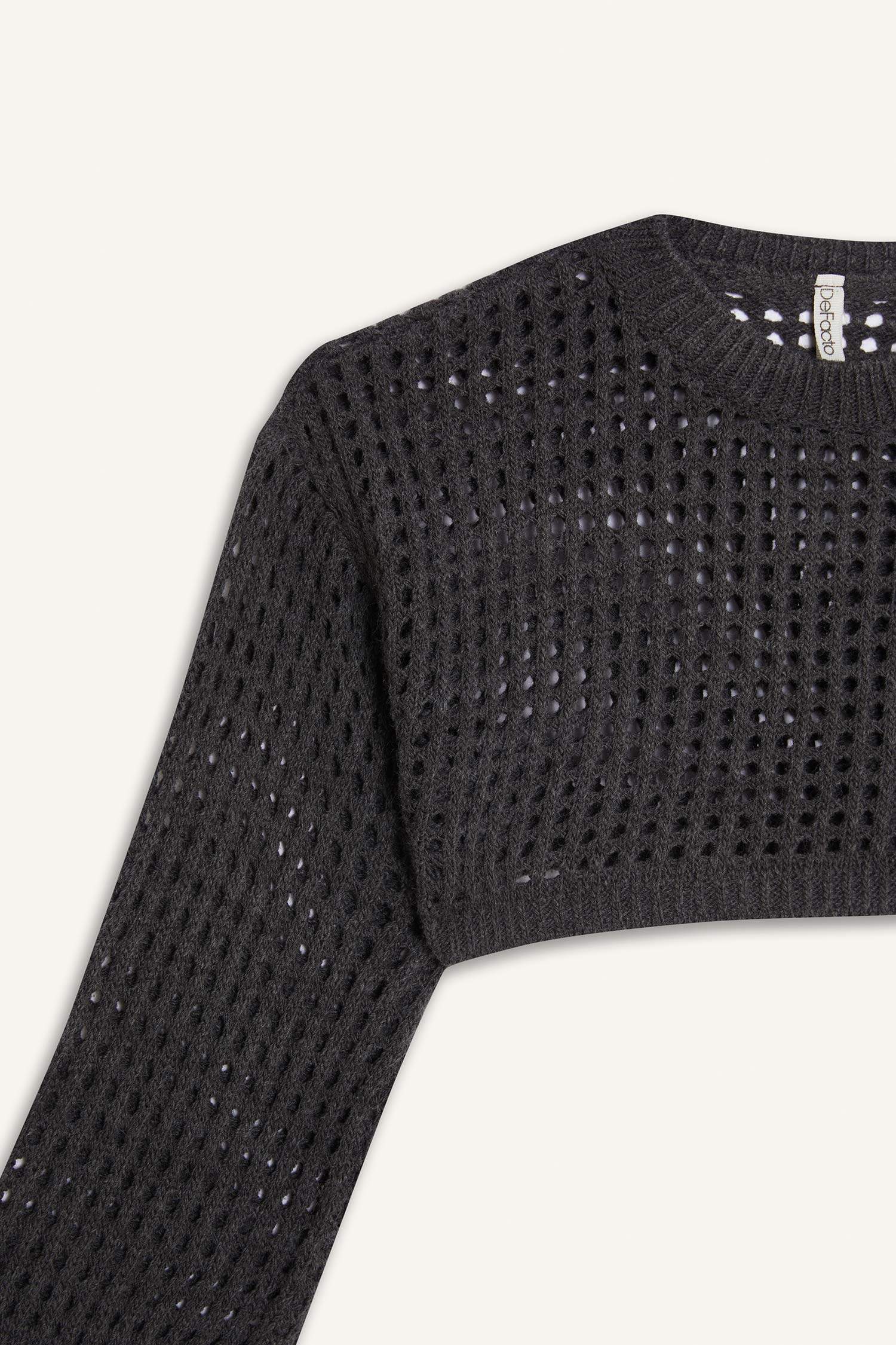 بلوز كروب بناتي مخرم بياخة مستديرة