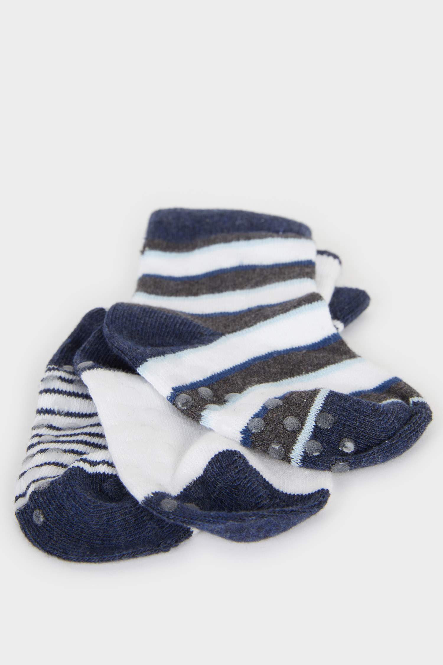 Erkek Bebek Kaydırmaz Taban 3'lü Pamuklu Uzun Çorap