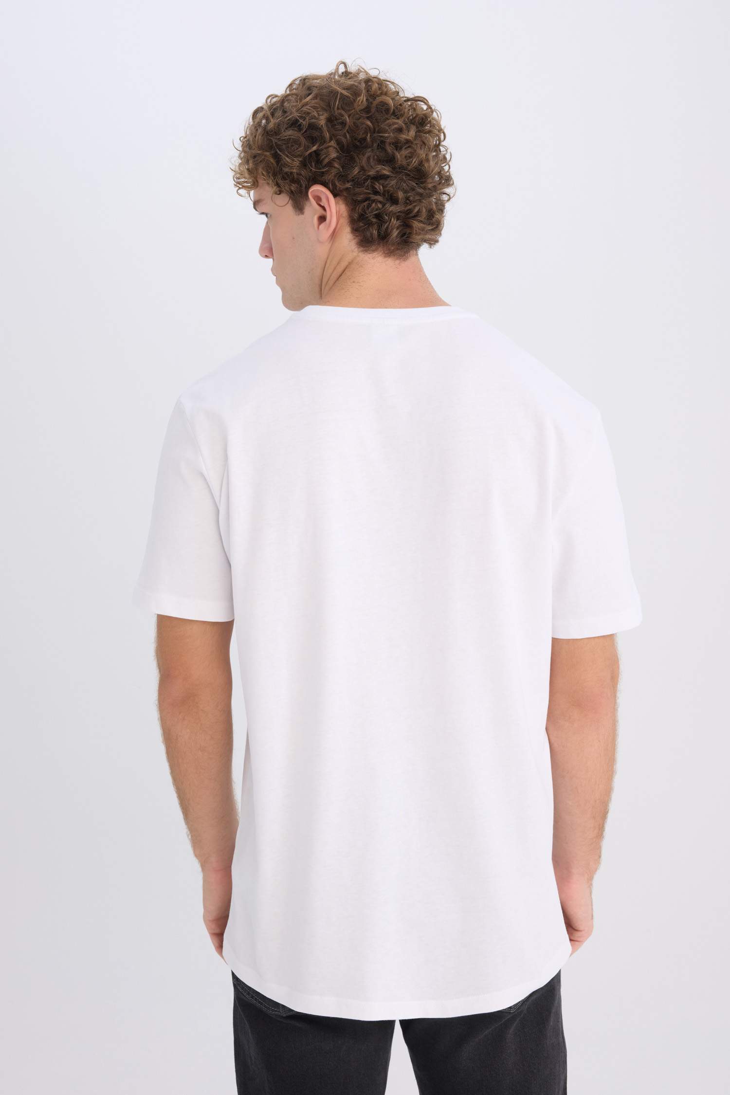 تي شيرت نص ردن مطبوع بياخة مستديرة وقصة عادية