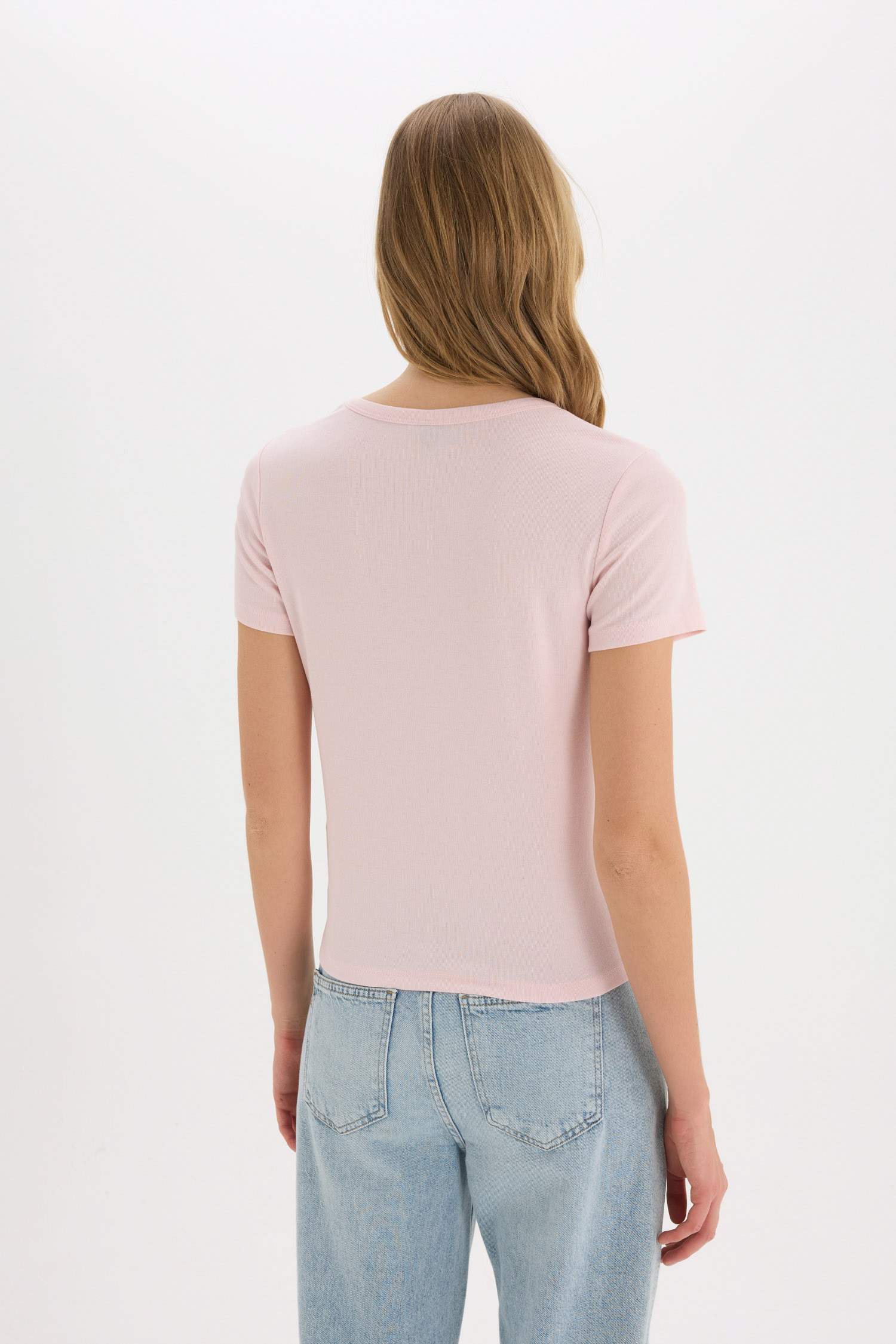 تيشيرت مضلع مطبوع قصة عادية برقبة مستديرة