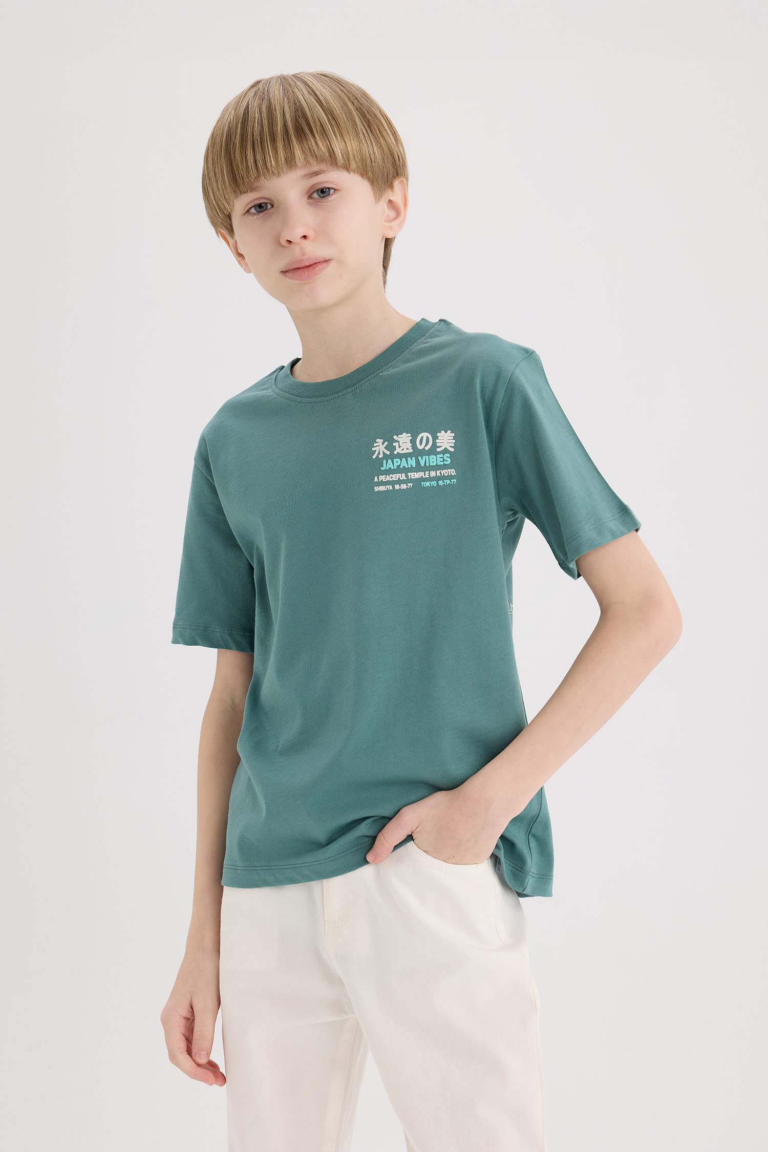 Ұлдарға дөңгелек жаға басып шығарылған қысқа жеңді Қысқа жеңді футболка